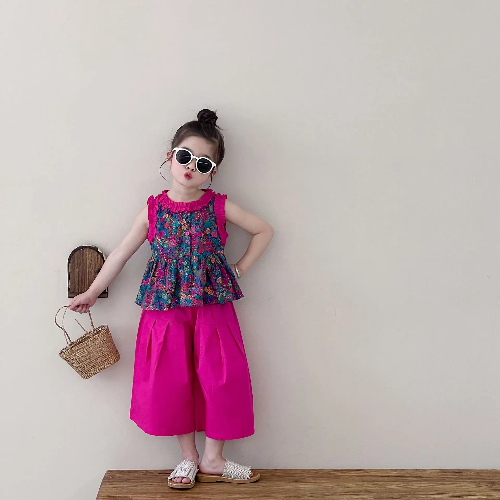 

Girl's summer new suit 2025 children's fashionable fashionable vest top floral wide-legged trousers two-piece set