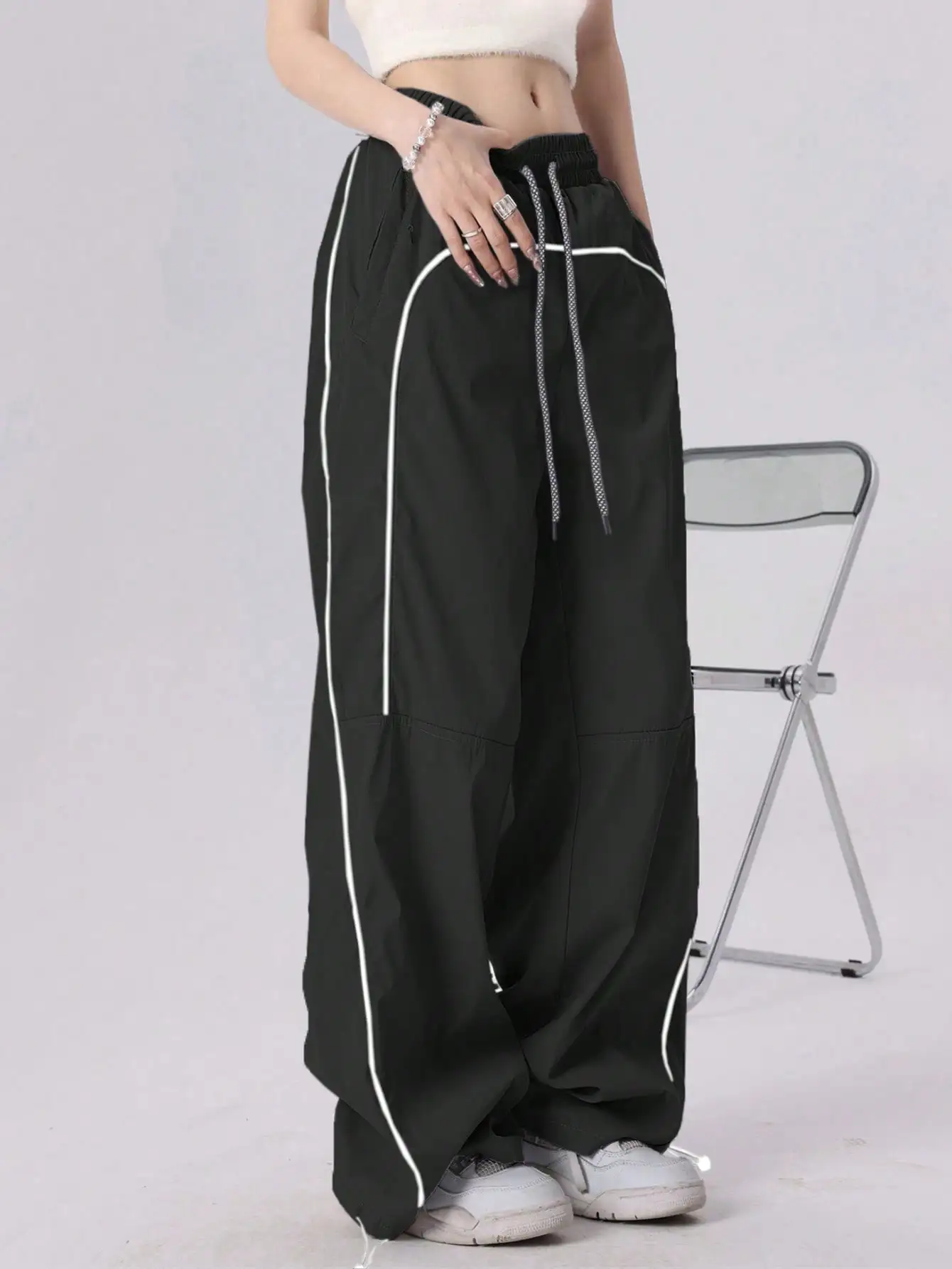 

Women's Black Elastic Waist Sports Pants Drawstring Waist Wide Leg Sports Pants White Striped Casual Jogging Pants