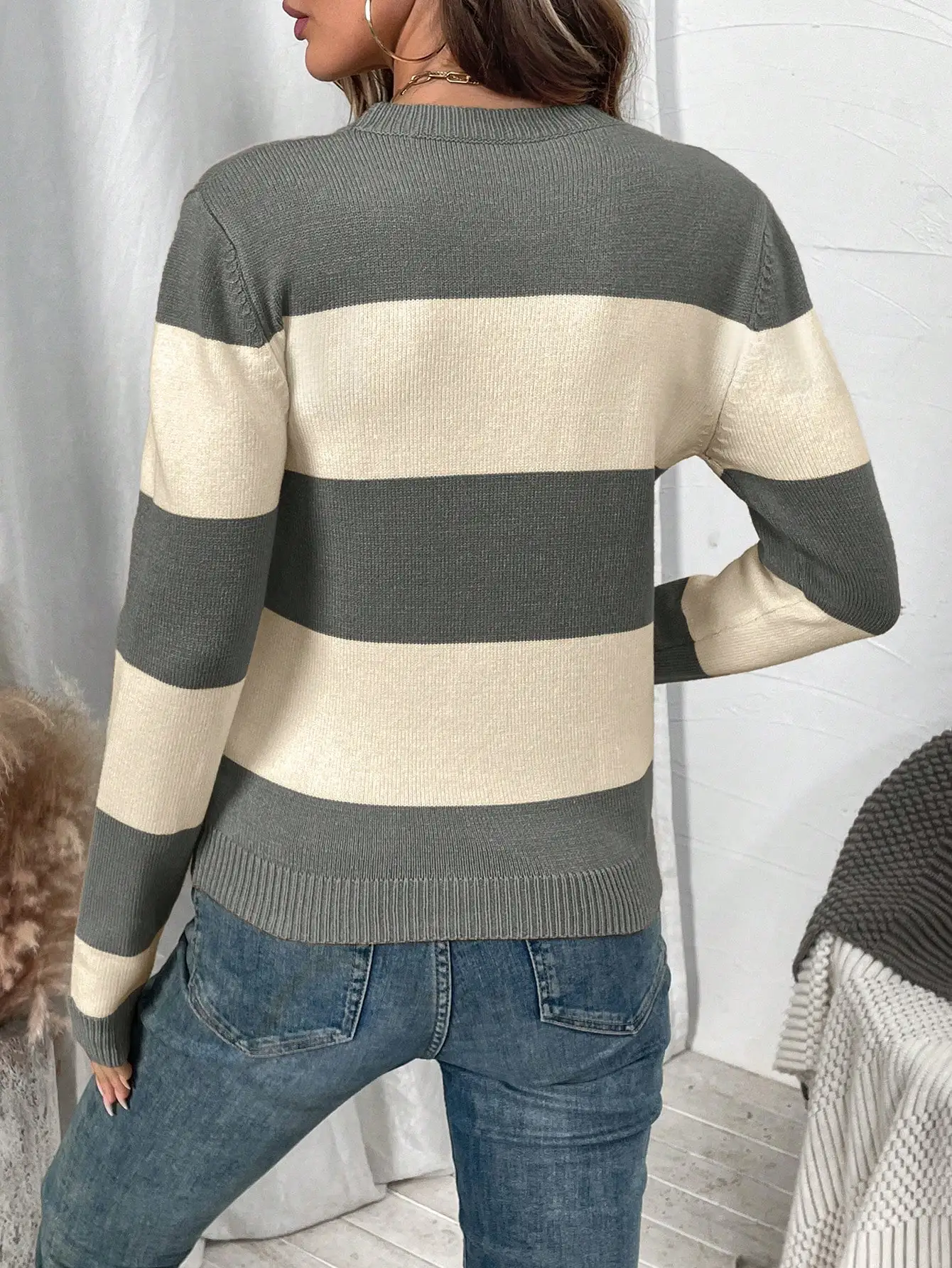 Damski sweter z szerokimi paskami w bloki kolorów, swobodna bluzka z okrągłym dekoltem i długim rękawem na jesień i zimę.