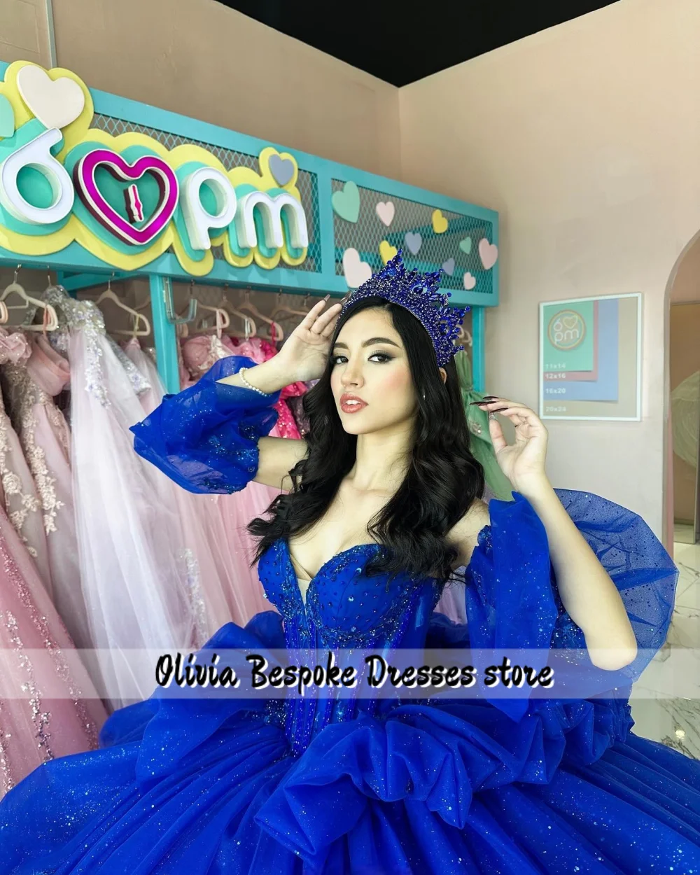 فساتين Quinceanera من التل الأزرق الملكي 15 عامًا 2026 بأكمام مطرزة بالخرز فستان حفلة عيد ميلاد مكسيكي مخصص