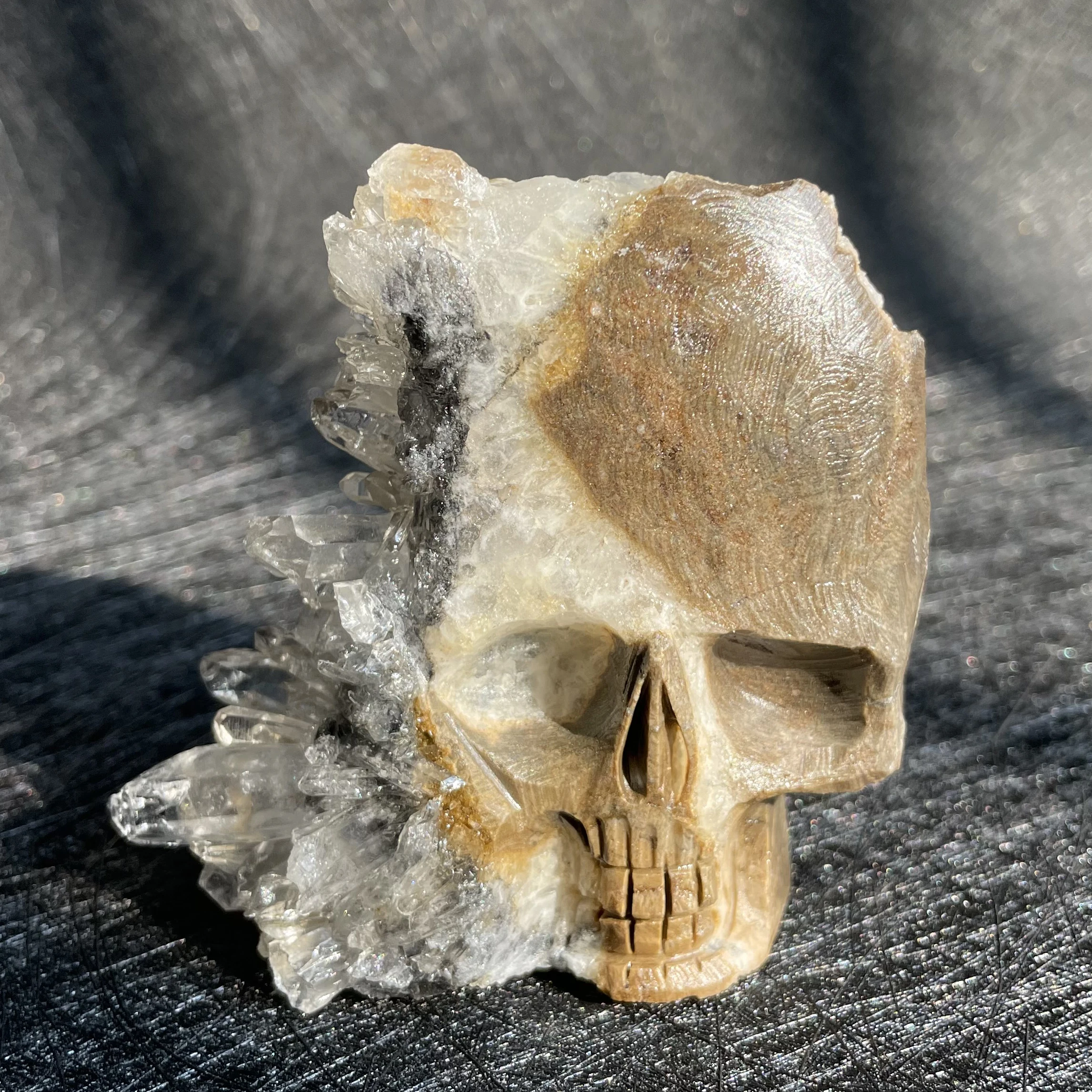 

Natural Crystal Carving Skull Stone Clear Quartz Cluster Polished Rock Alien Decoration Rock Gift Reiki Healing