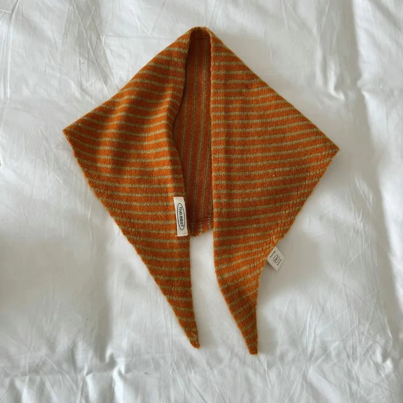 Koreanischer gestreifter, farblich abgesetzter, gestrickter Dreiecks-Schal für Damen, Herbst und Winter, vielseitiger, kontrastfarbener, warmer Schal, Schal-Umhang – Detail 3