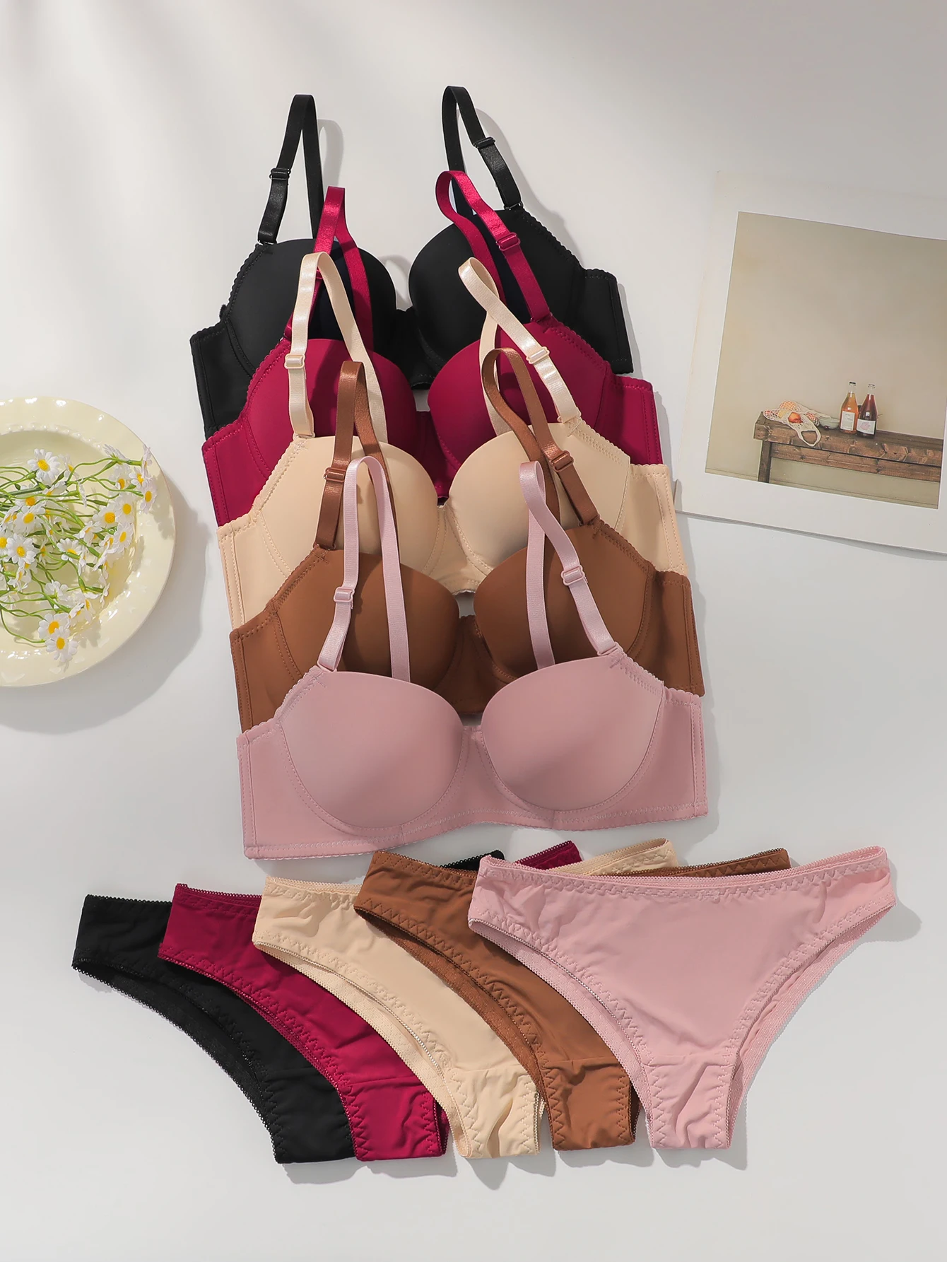Hot selling solid color 2-piece underwear set multi-color daily four season Bra set comfortable to w