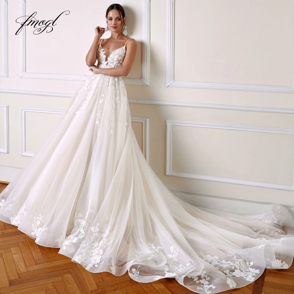 

Fmogl Sexy Backless Spaghetti Straps A Line Wedding Dresses Luxury V Neck Appliques Beaded Court Train Vintage Bridal Gown