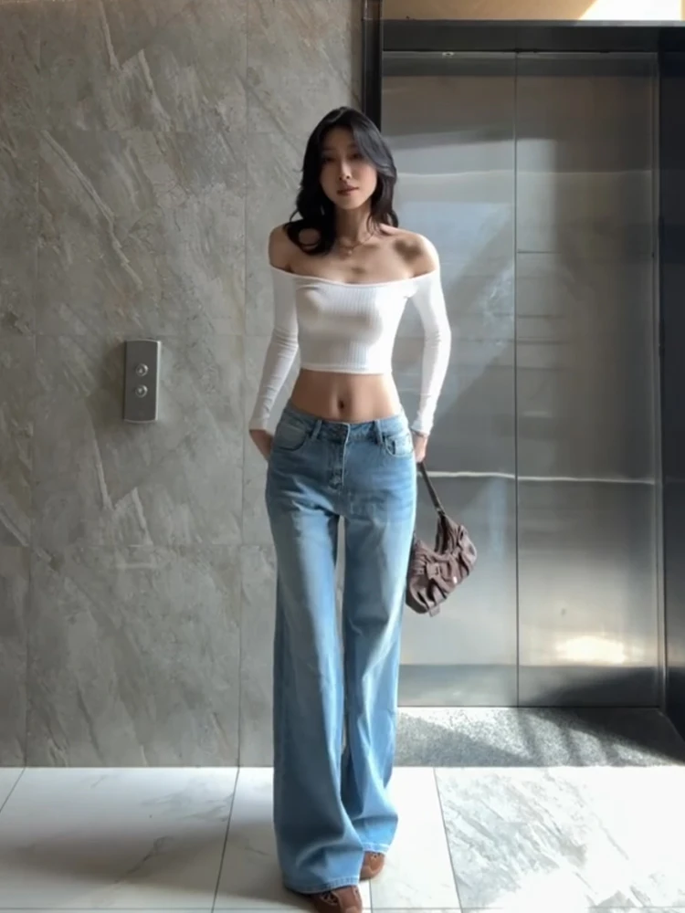 تي شيرت نسائي أبيض بأكمام طويلة وقصة ضيقة يكشف الكتفين، قميص قصير مثير ومرن يكشف البطن بلون واحد بأسلوب عملي