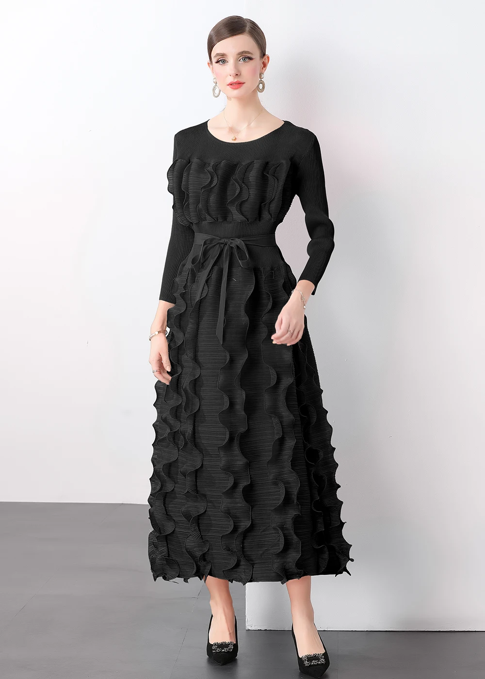 Robe française élégante pour femmes, vêtement plissé, col rond, taille haute, ample et amincissante, à volants polyvalents, nouvelle collection automne 2025