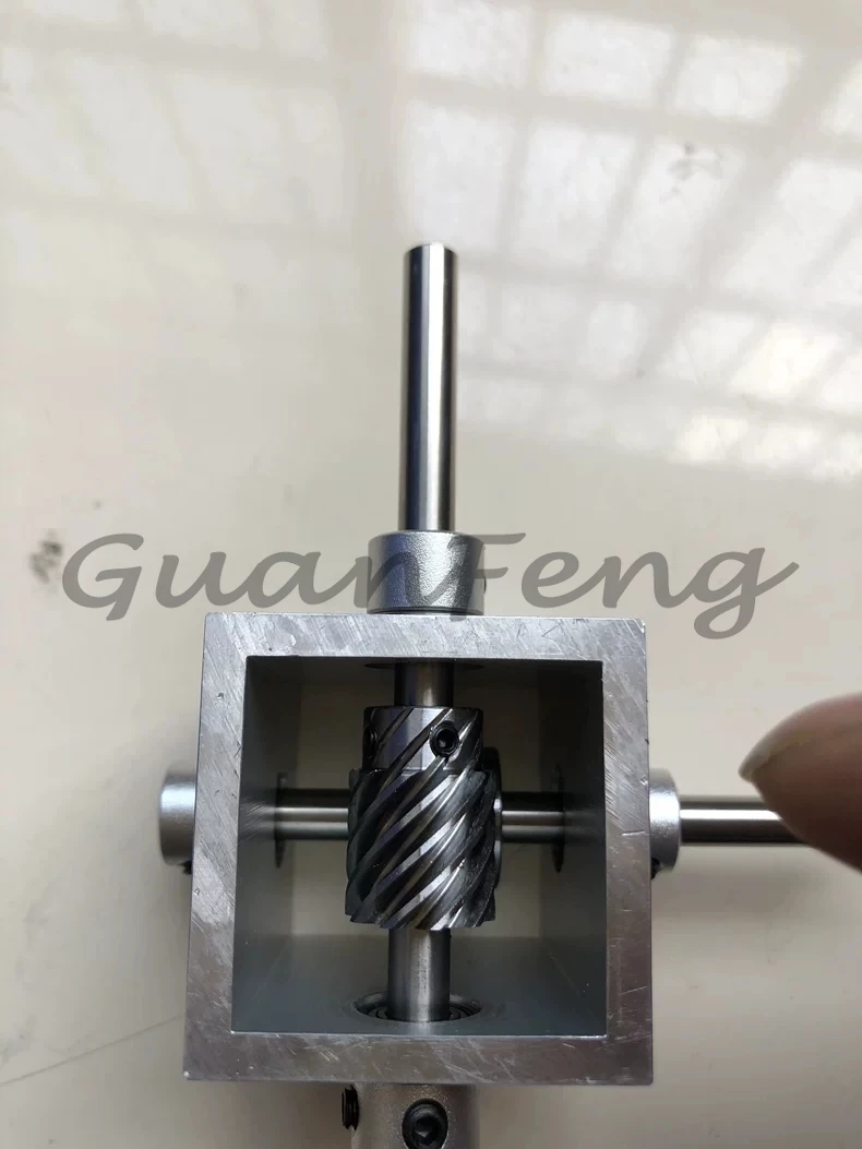 Micro 1:2 Turbine Worm Gear Transmission Right Angle Reverse Box Gearbox 90-Degree Angle Reducer 6MM Shaft Corner Device