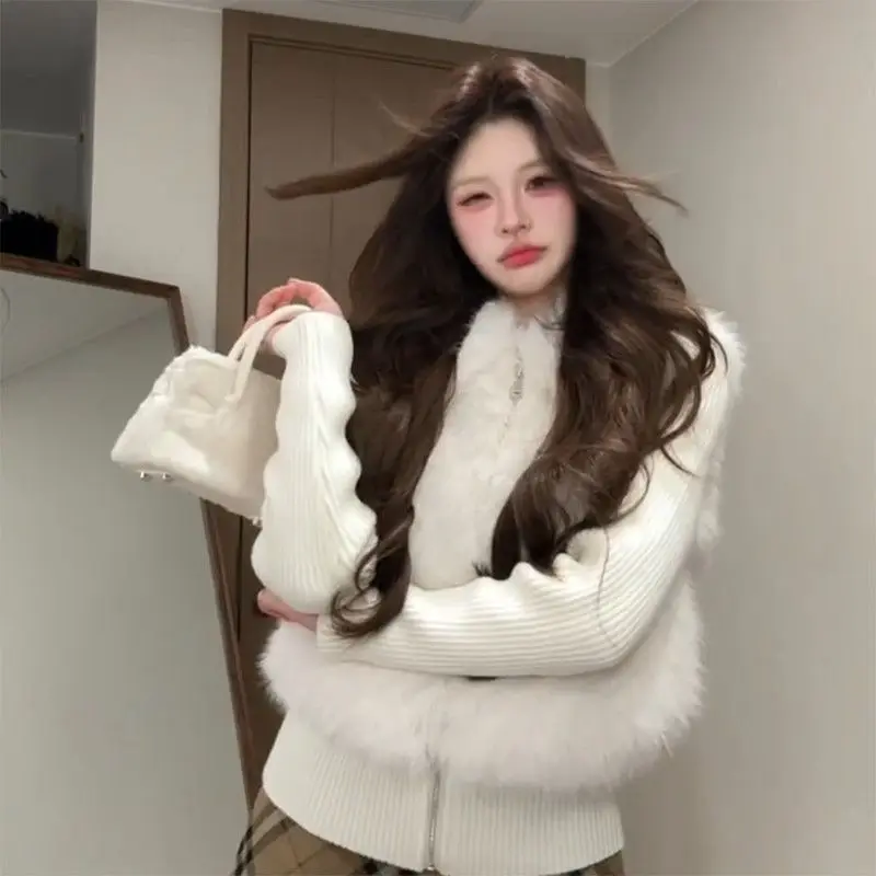 

Вязаный кардиган с воротником-поло, однотонный лоскутный вязаный кардиган на осень-зиму 2026. Это новый стильный повседневный топ для женщин.