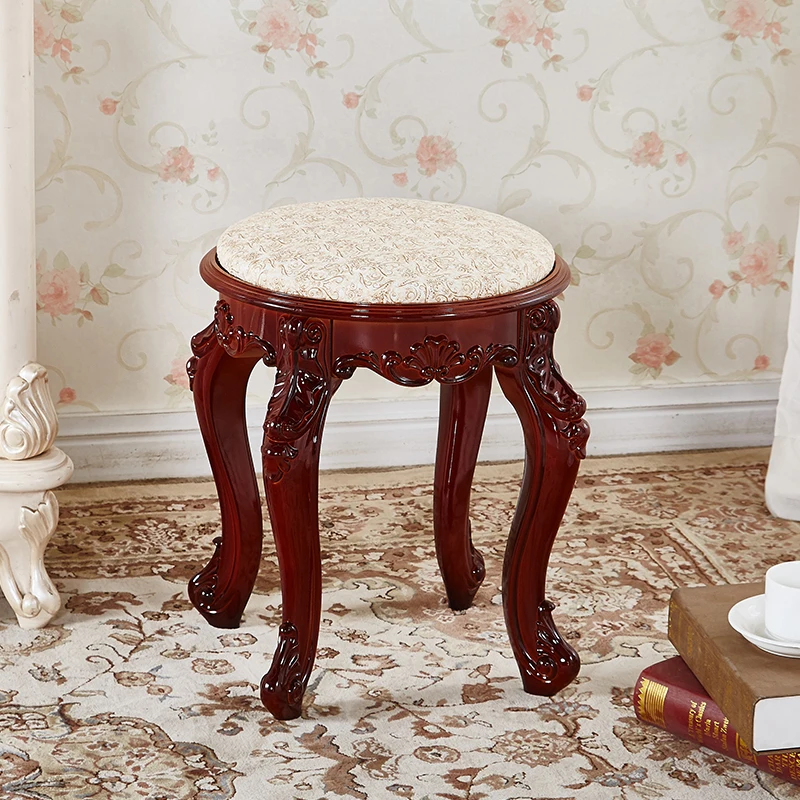 Leichter, luxuriöser, mit Samt oder Leder gepolsterter Hocker im europäischen Stil für Schlafzimmer, Wohnzimmer, Make-up-Raum, Wohnmöbel, Ottomane