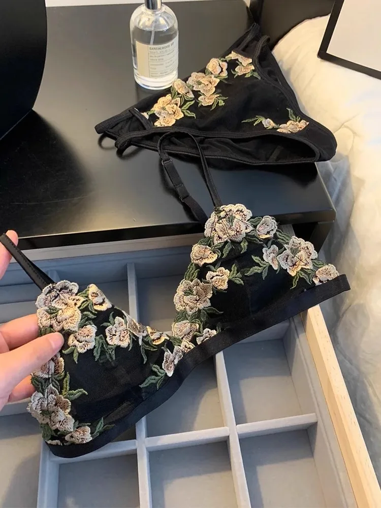 MOYISU Kawaii Französischer Dreiecks-BH Airism Ultradünnes, unsichtbares Bralette-Set Schwarz Dessous Komfort S-XL 32-38 Sexy Tushy & Panty