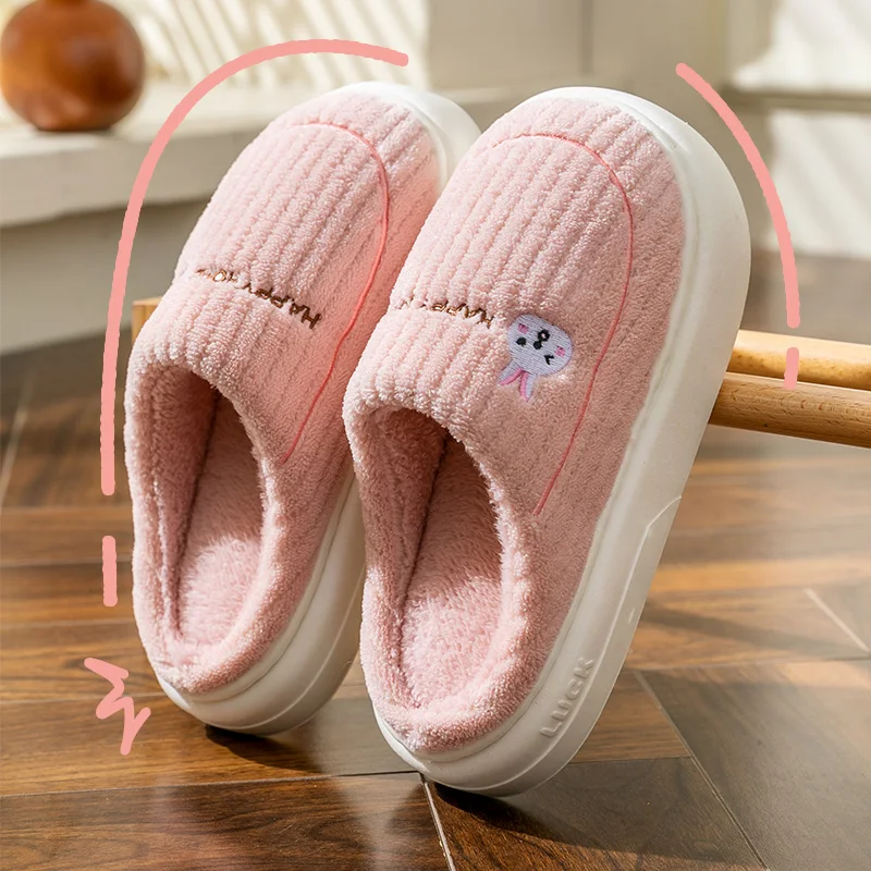 Preciosas Zapatillas de algodón para el hogar con conejo para mujer, pantuflas de felpa con suela suave y ligera para interiores, zapatos de sala de estar con plataforma rosa para mujer