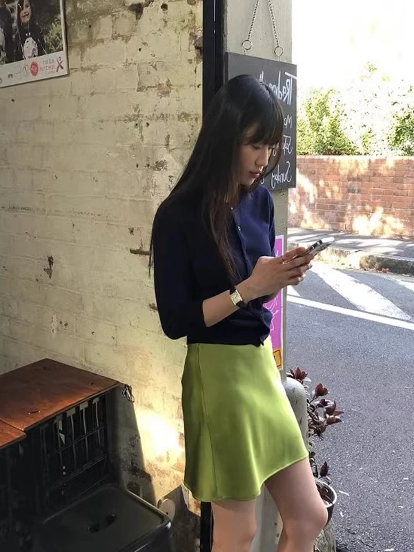 

Новая летняя женская короткая юбка А-силуэта из сатина с высокой талией, облегающая, тонкая, маленького размера, цвет авокадо.