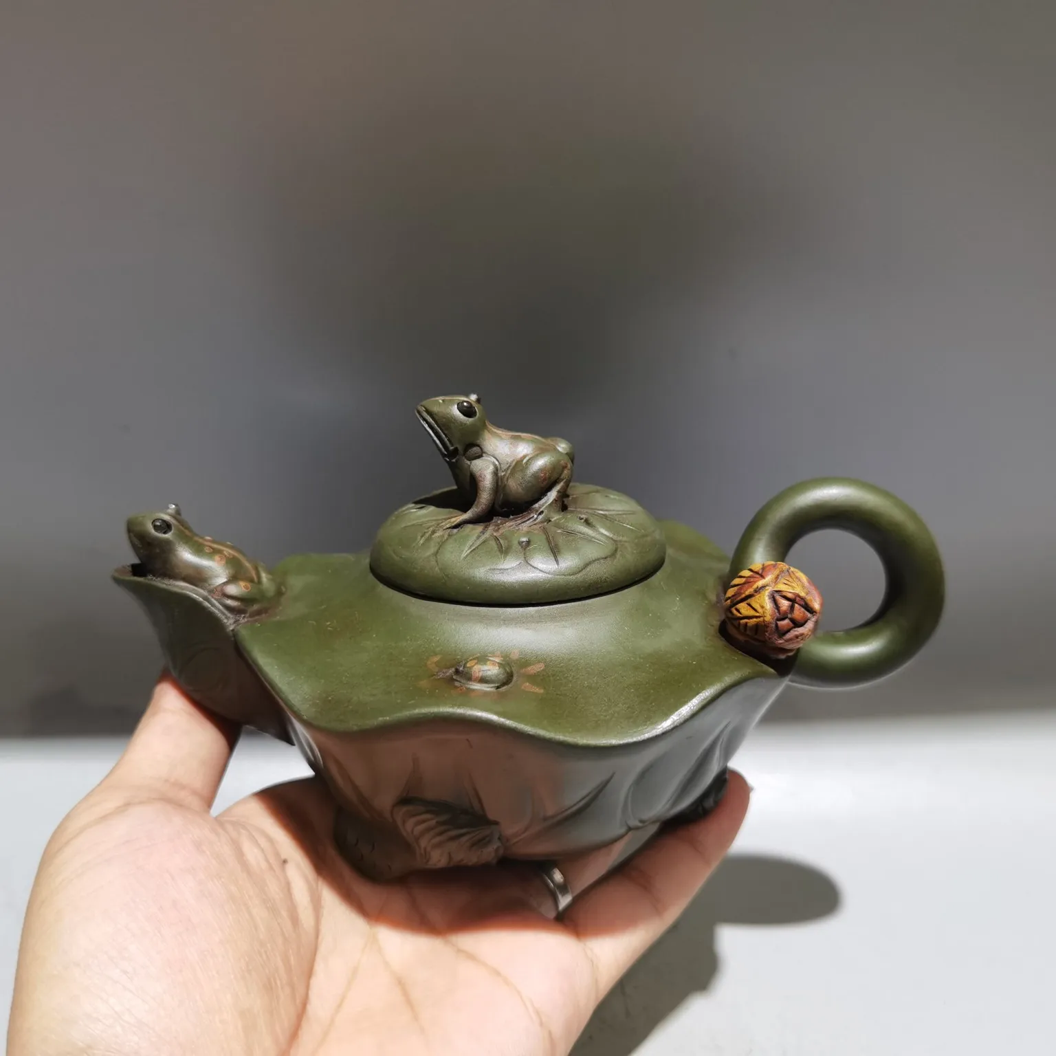 

7"Chinese Yixing Purple Clay Pot Frog Statue Cover Teapot Lotus Frog Kettle Amass wealth Ornaments Town house