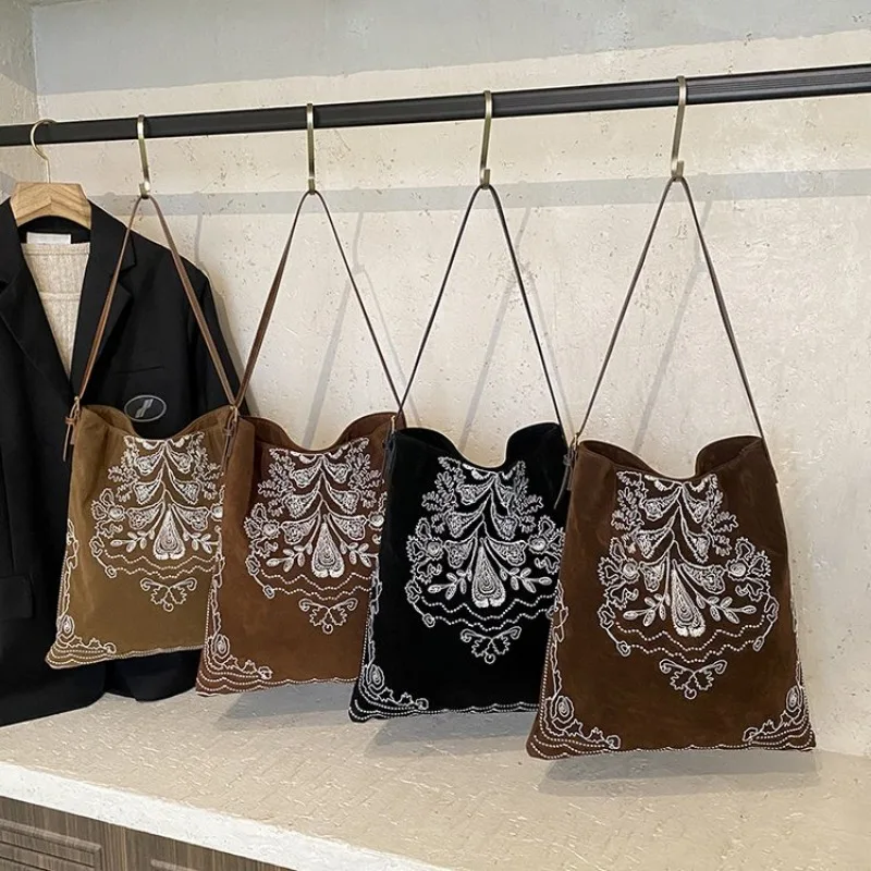 

Роскошная сумка в форме полумесяца с рюшами в стиле Майяра, легкая модная сумка для подмышек