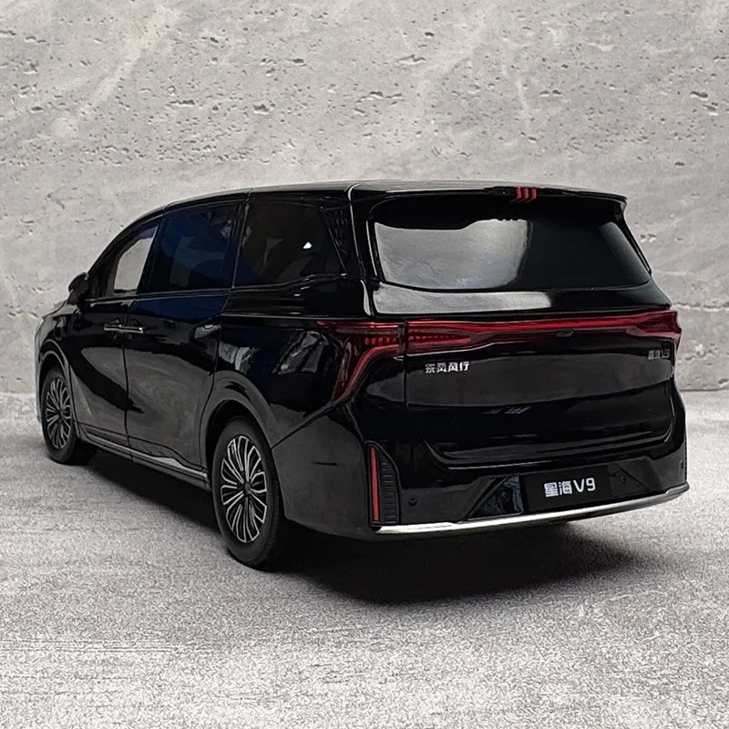 Dongfeng เดิมรุ่น Dongfeng Fengxing V9 M6 จําลอง 1:18 รถคอลเลกชันเครื่องประดับของขวัญ