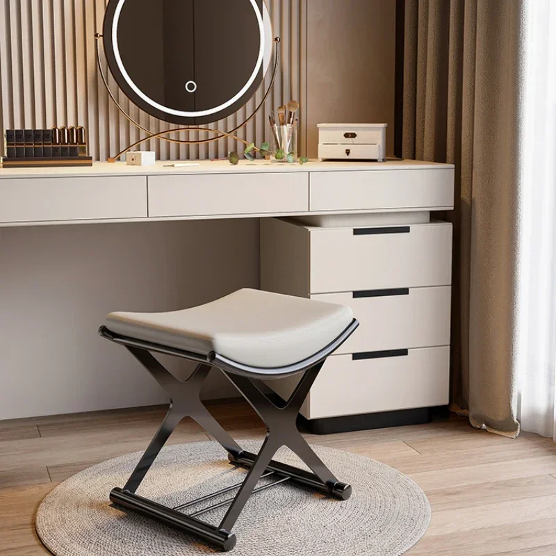 Tabouret de maquillage de luxe italien léger, tabouret de spanstool de chambre à coucher, chaise de conception de loisirs simple de célébrité d'internet, meubles de maison