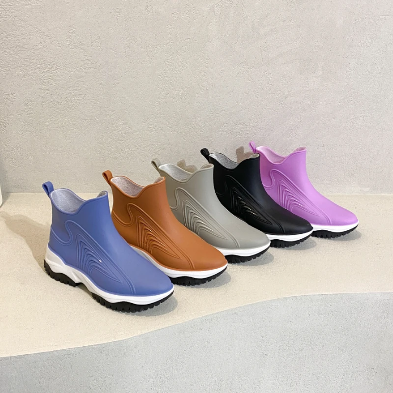 Isolierte Gummistiefel für Damen, wasserdichte Arbeits-Slip-on-Plattform-Regenschuhe, verschleißfeste Galoschen, Garten-Regenstiefel für Damen