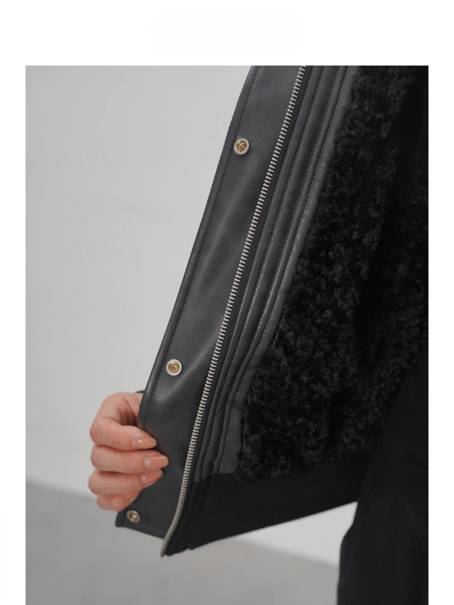 EIGHTHMONTH 黒フリース裏地ショートレザージャケット女性のルーズフィットカジュアルスタイル秋冬新着 PU レザーコート