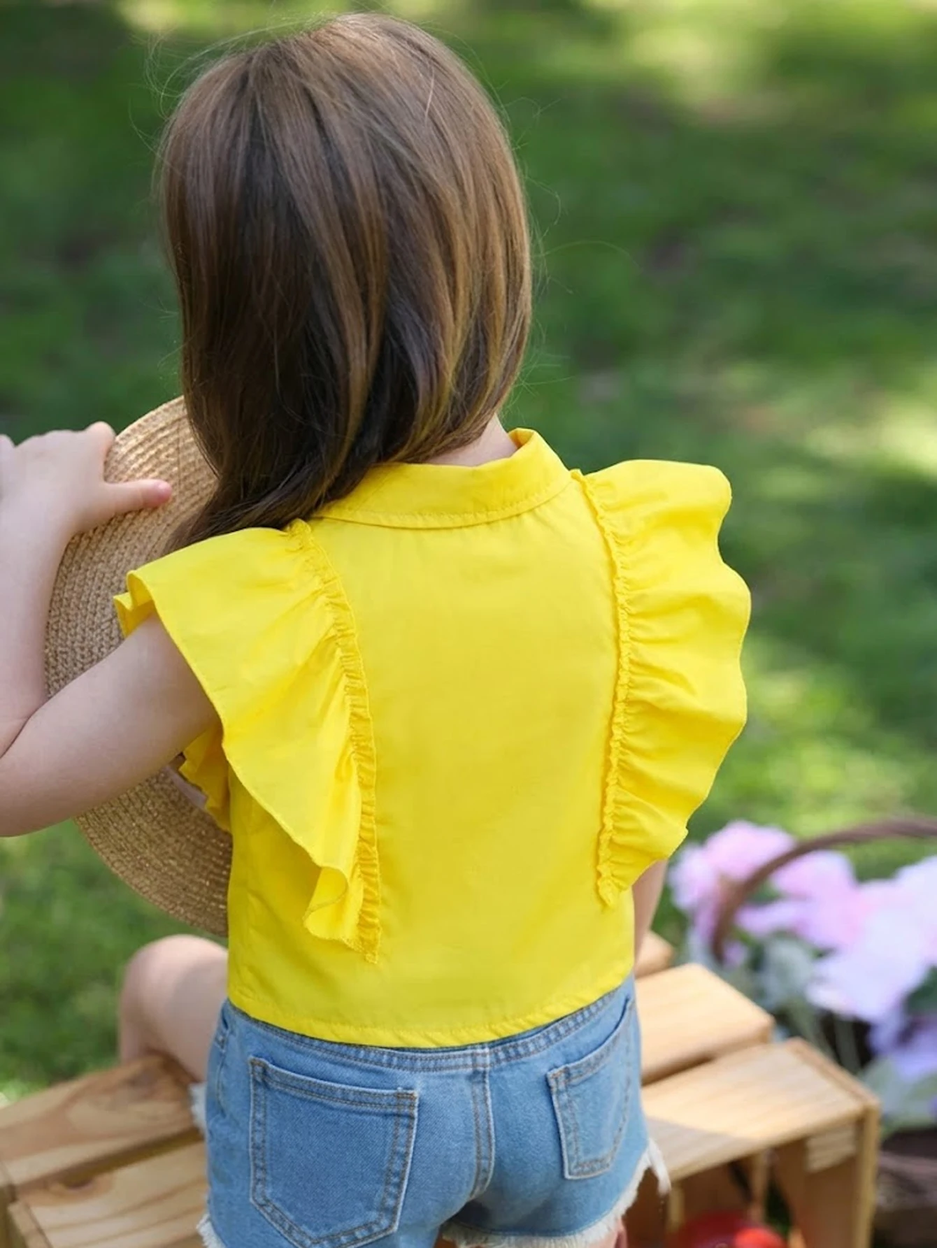Girls' summer sleeveless shirt with double layered ruffle edge and small fly sleeves, playful and energetic, single breasted
