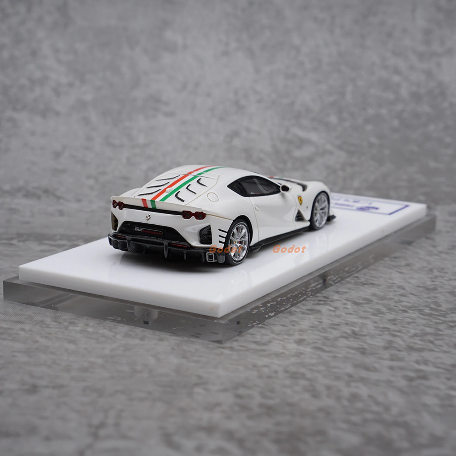 TOC×Fuelme 1:64 Scale Diecast Alloy Ferrari 812 Competitione Toys Car Model Classic Nostalgia Adult Gift Souvenir Static Display