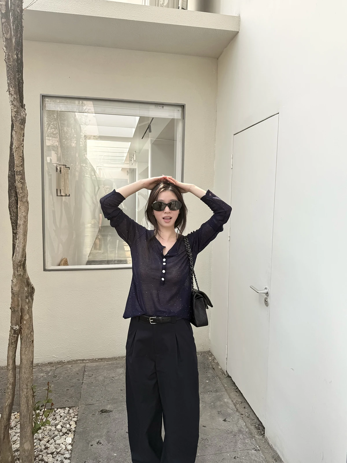 

Летний трикотажный топ MOMENTHOME Nana High Intelligence: свободный крой, дышащий, с защитой от солнца, из блестящего лиоцелла, с длинными рукавами