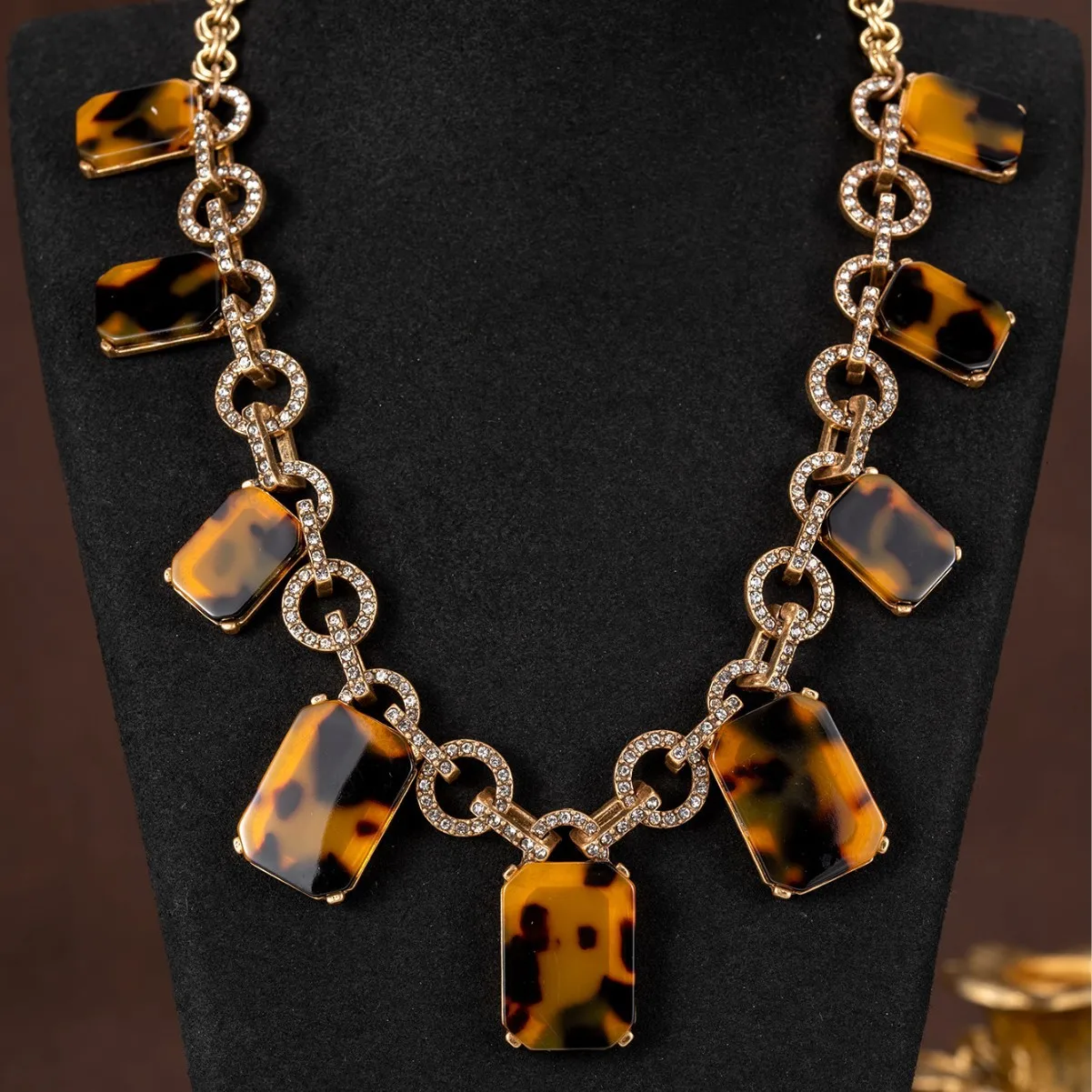 

Resin Square Brand Necklace with Amber Texture, Fashion Jewelry Gift for Women