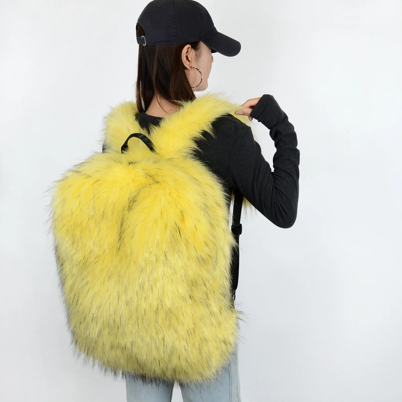 New Large Capacity Faux Fur Backpack Unisex Autumn Winter Travel Plush Shoulder Bag Super Size Soft Fabric Backpack unisex