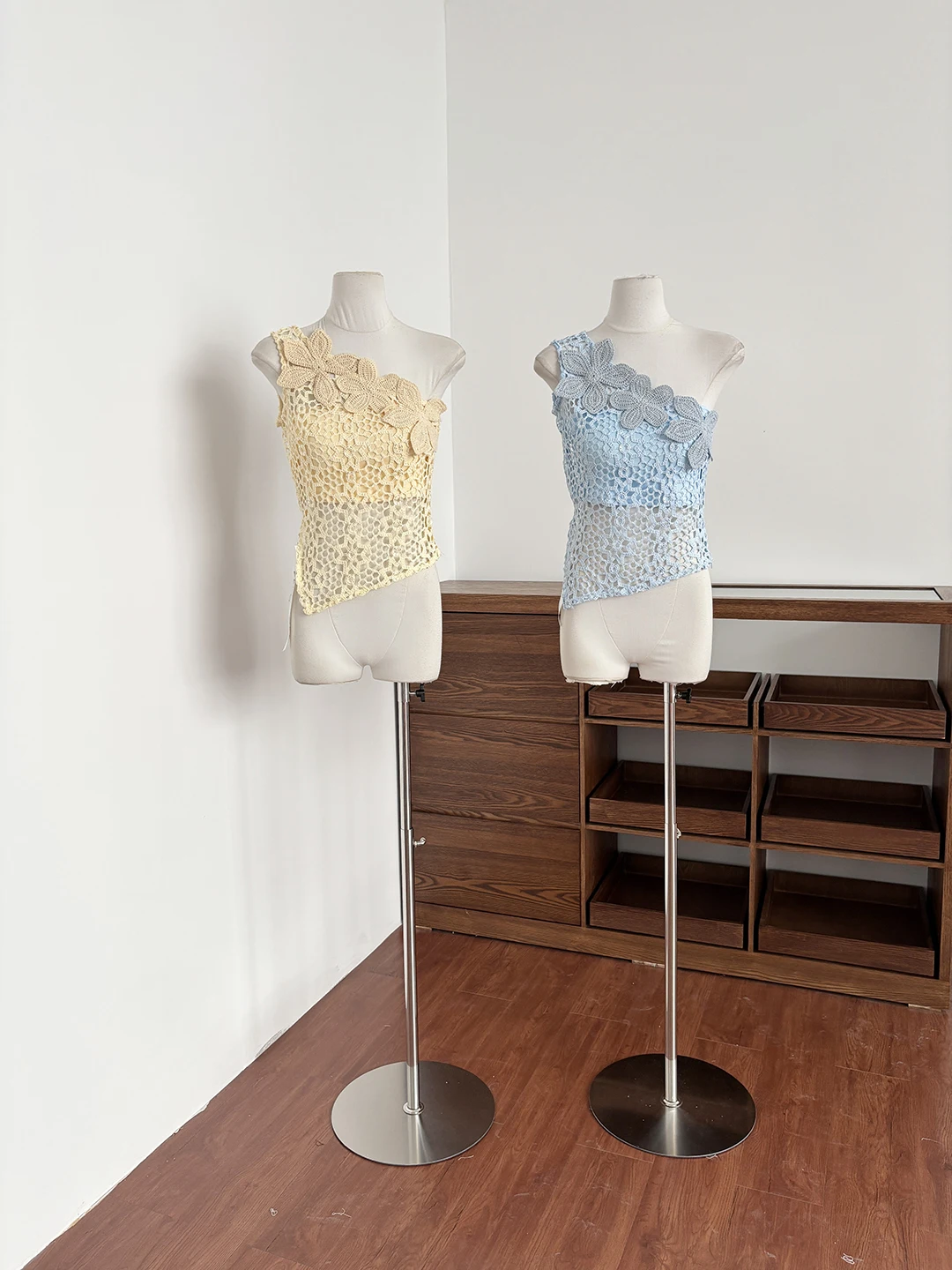 Summer 2026 Hollow out Shoulder Cover up Two Piece Set Women's Vacation Style Top with Chest Pad Fashionable Casual Outfit