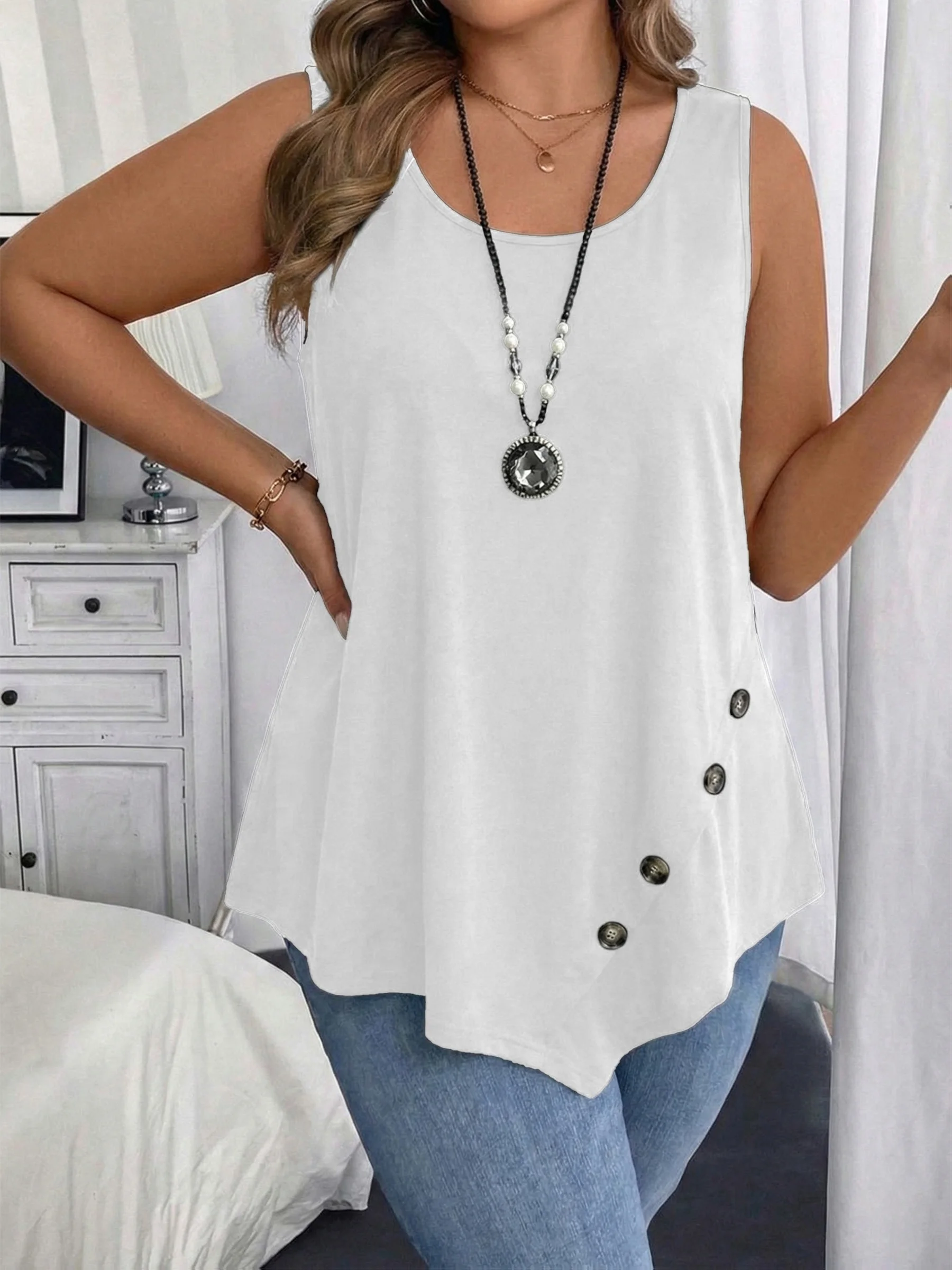 Ärmelloses Damen-Top in Übergröße mit Knopfdetail für mühelosen Stil – Detail 15