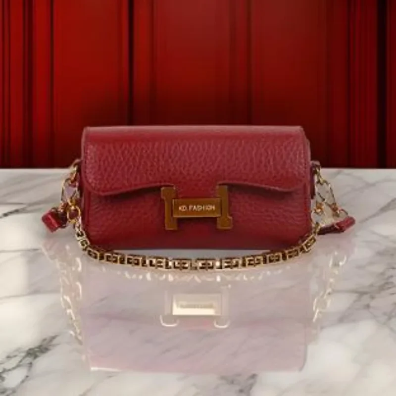 

Contemporary Minimalist Messenger Bag For Women Designer Crossbody Purse Vintage Leather Tote With Letter Logo Accent