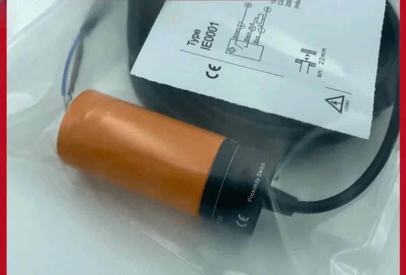 The new high-quality sensor IE0001 three-wire DC PNP normally open cylindrical appearance