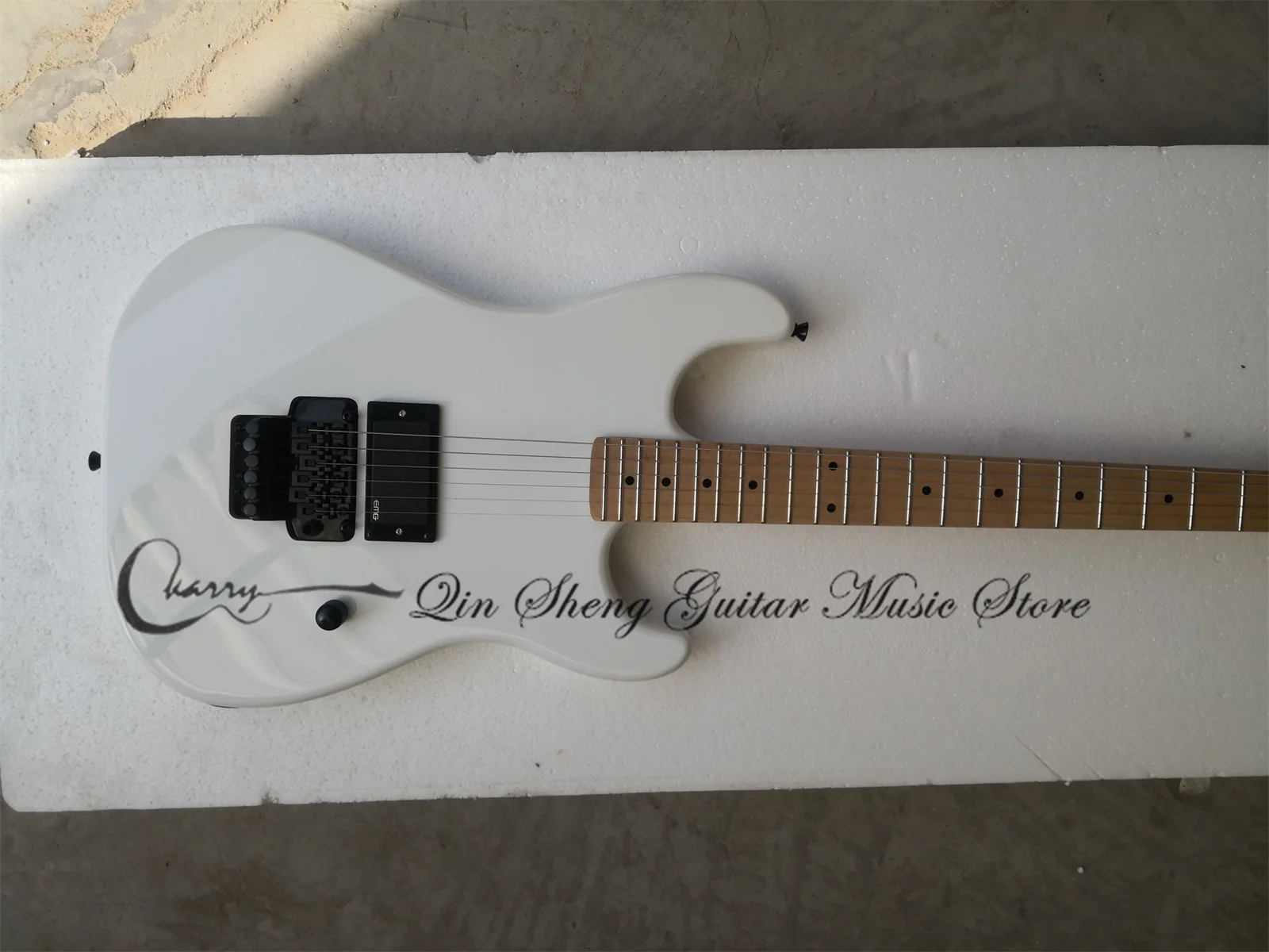 Electric Guitar,Char Guitar,White Body Black Tremolo Bridge,Maple Neck