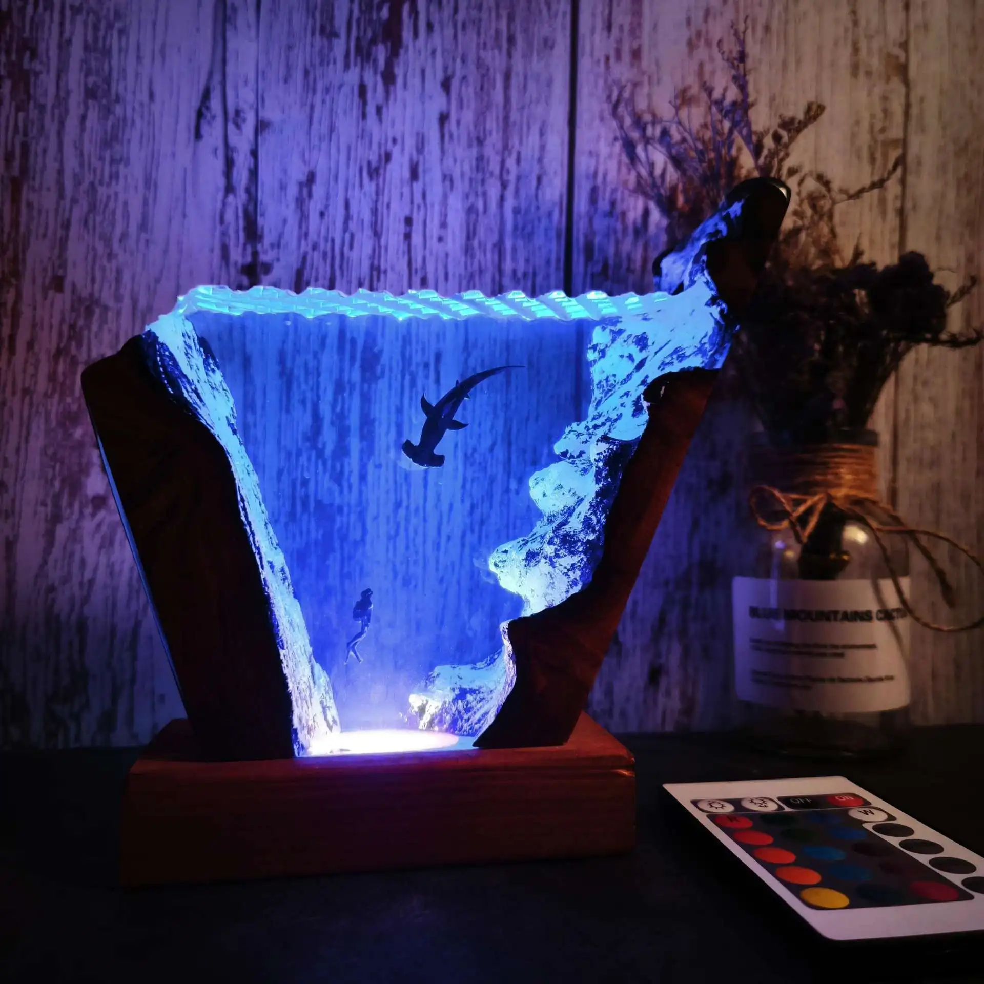 6 * 4-inch Ocean Series Diver Hammerhead Shark Glowing Ornament Home Art Decoration Resin Wood Crafts Gift