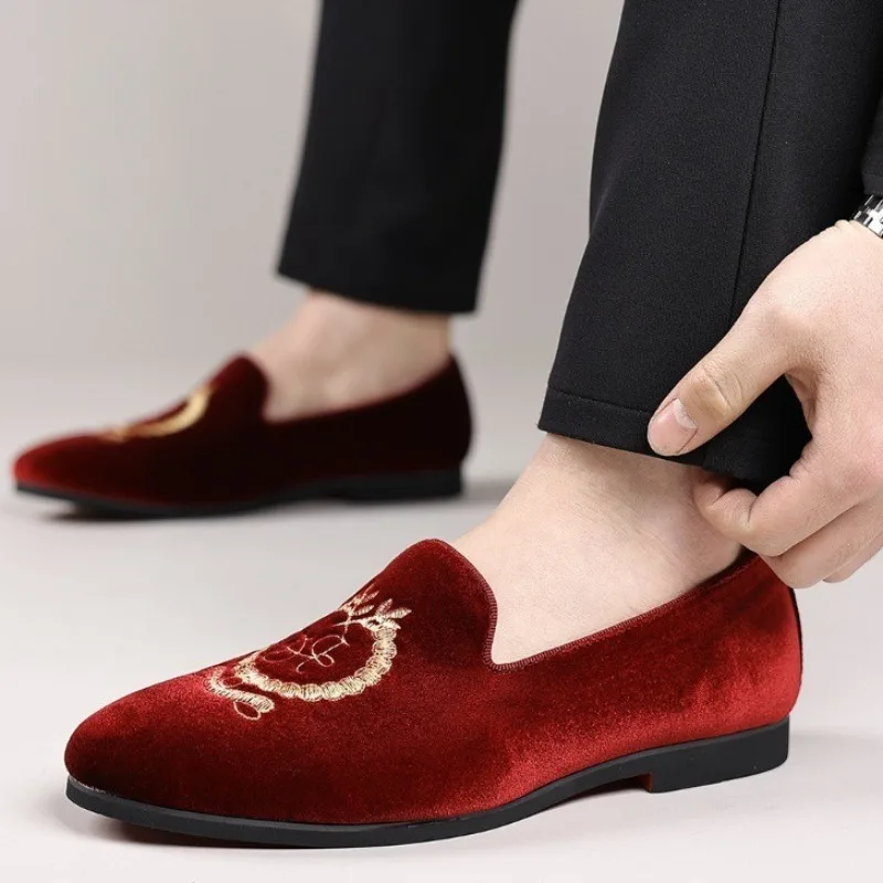Luxury Designer Loafers Suede Leather Embroidery Casual Shoes Pointed Toe Dress Shoes Wedding Shoes for Men Moccasins Large Size