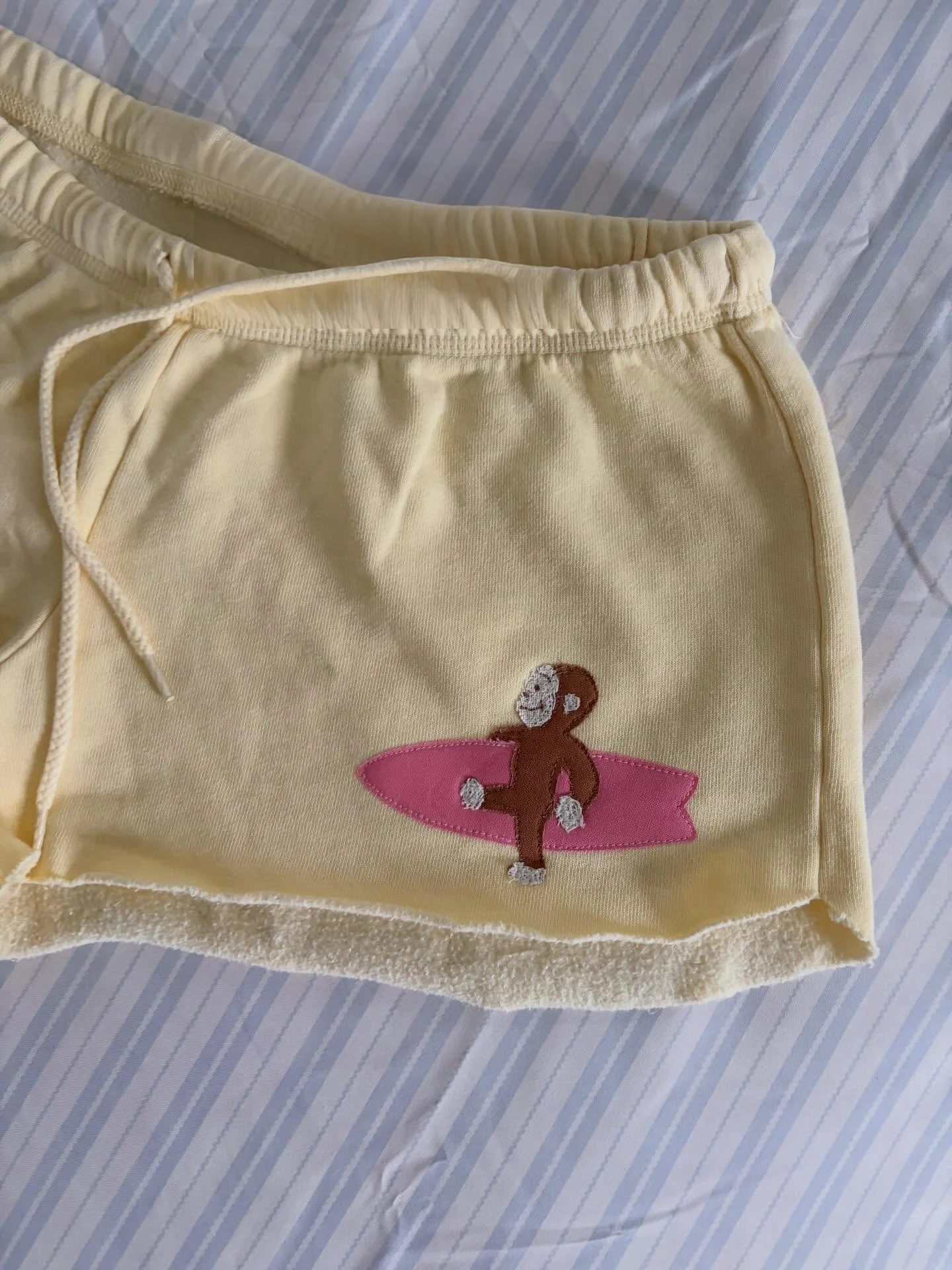 American Retro Surfing Monkey Embroidered Tender Yellow Sweatpants New Korean Y2k Fringed Hemline Drawstring Home Casual Shorts