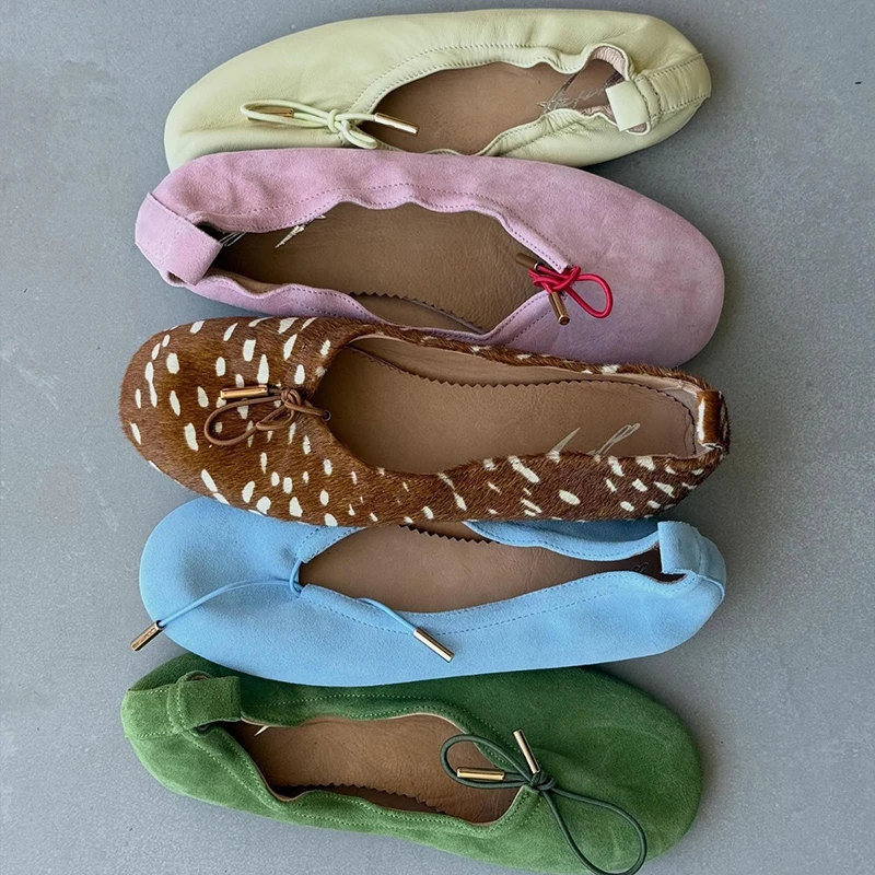 Weiche Ballerina-Schuhe für Damen, runde Zehenpartie, Wildleder, elastisch geraffte Slip-On Loafer-Schuhe mit Schleifendekoration, lässige Alltags-Ballerina-Schuhe