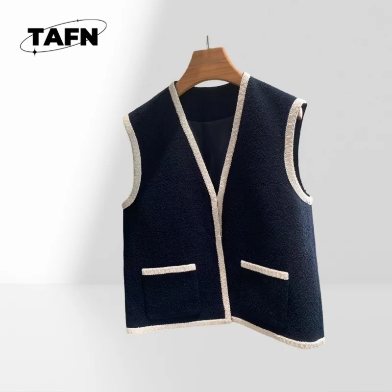 

Premium Quality Women’s Puffer Vest for Outdoor Travel Warm & Stylish Women’s Vest Jacket for Outdoor TravelAI0359