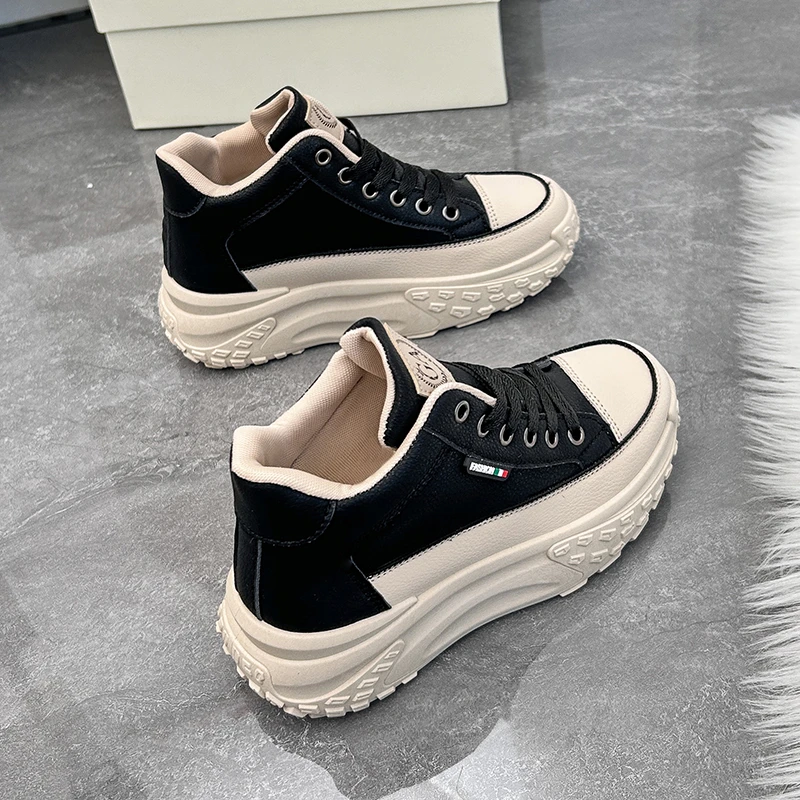 Sneakers kasual desainer mode sepatu flat Platform Retro baru musim semi sepatu putih kecil wanita sepatu papan sepatu serbaguna Mujer