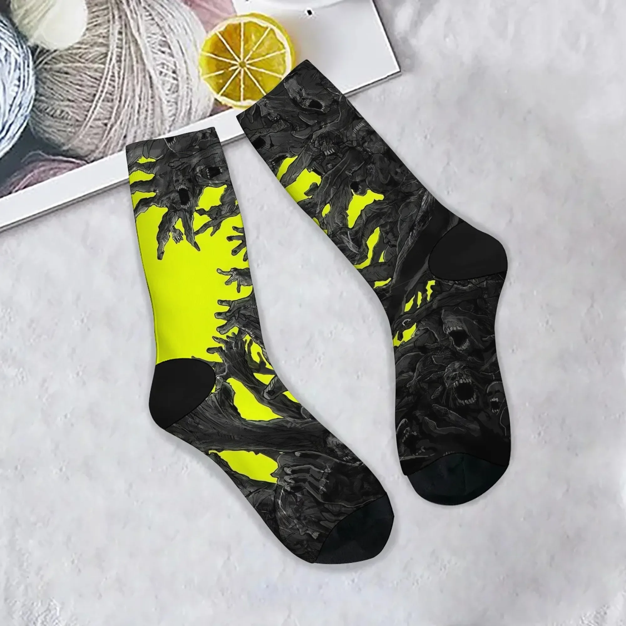 Dark Halloween Art Undead Arms & Skull Crew Socken Schwarz Grau & Neongelb Muster Weich für Horrorfans & Edgy Fashion Lover