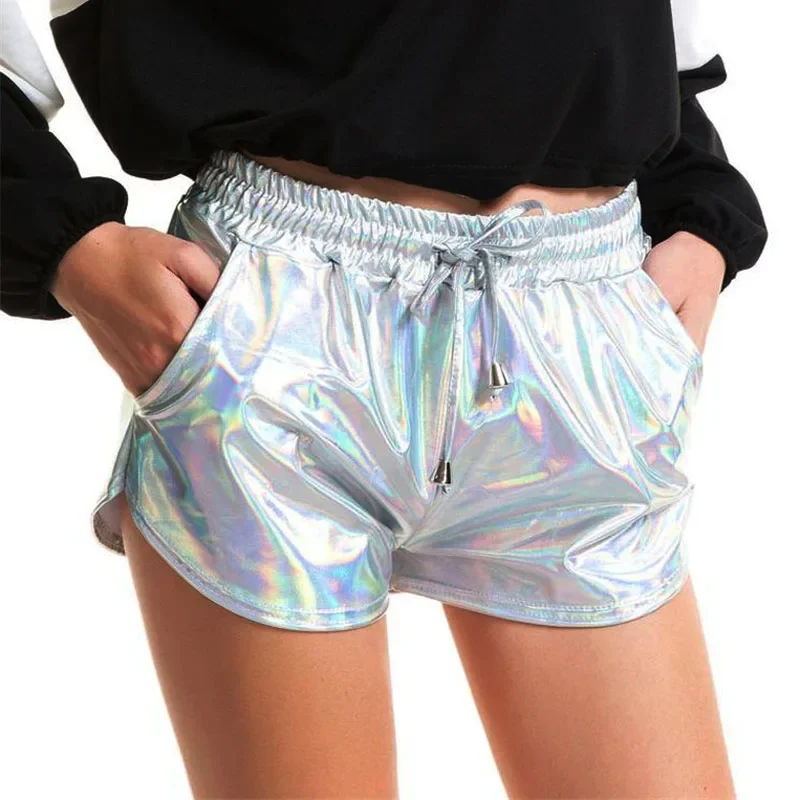 Shorts metálicos brilhantes e quentes para mulheres, olhar molhado, cordão elástico casual, shorts rave booty festival holográfico, verão, 2022