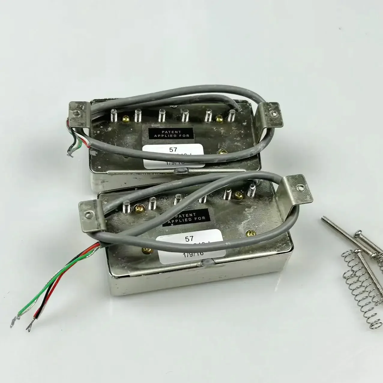 

Лидер продаж, гитарные звукосниматели Alnico 2, хамбакеры '57 Classic и '57 Classic Plus, звукосниматели