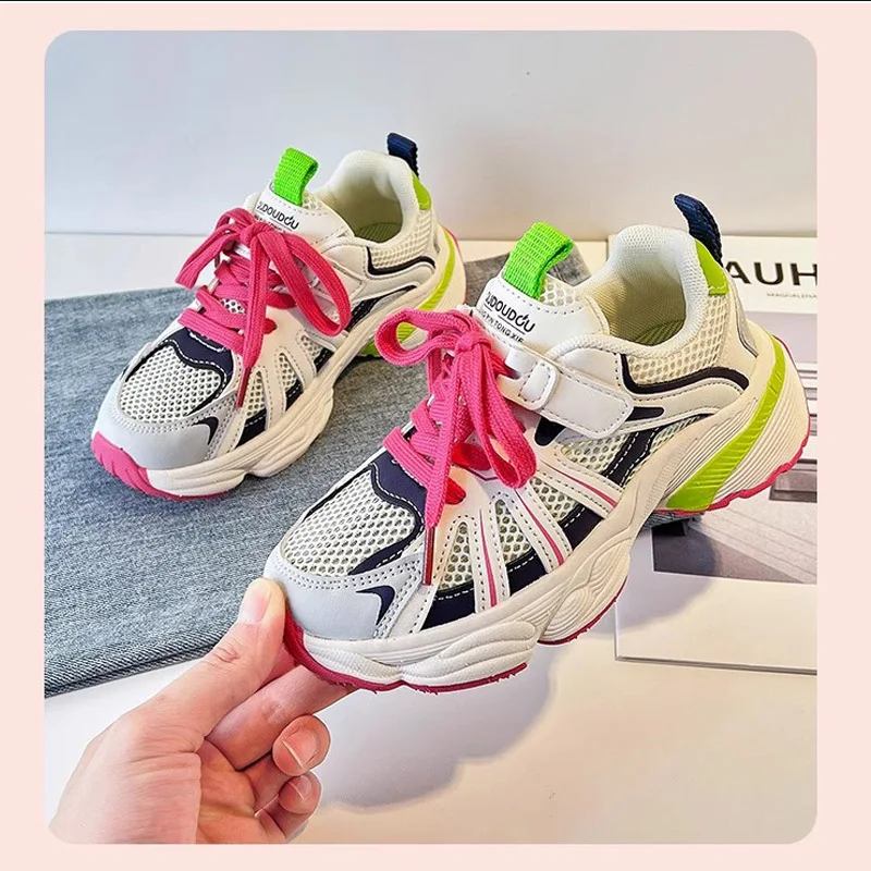 

New spring-summer girls' sports shoes: soft-soled, single mesh breathable children's casual shoes.