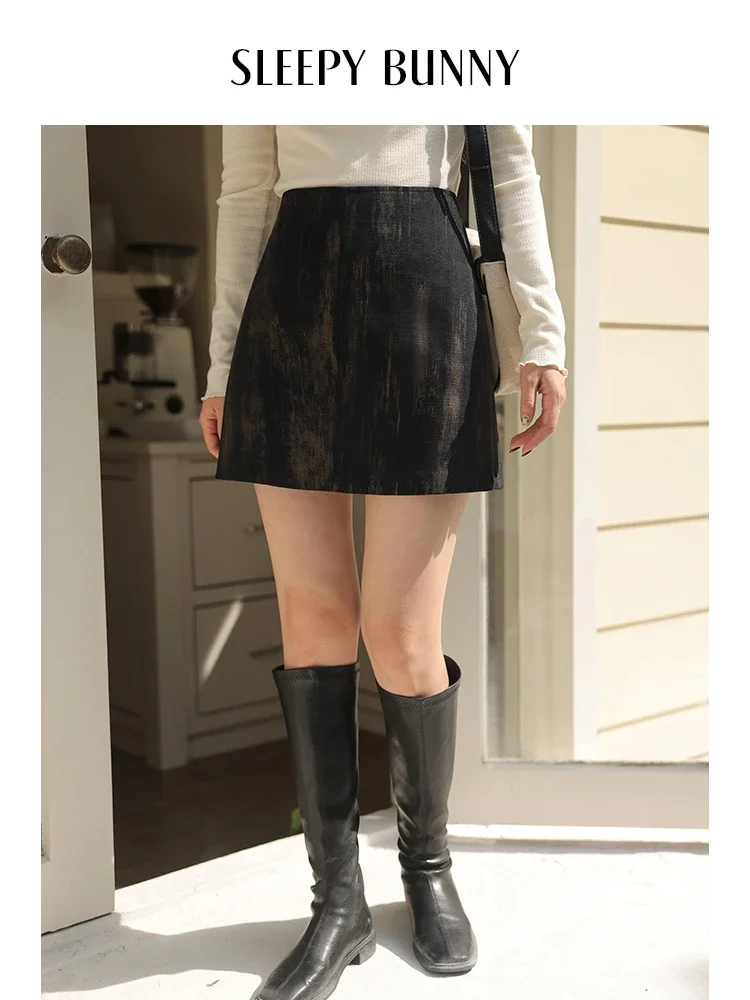 Women High-Waist Suede Print Skirt Spring 2025 Petite Friendly A-Line Hip-Covering Vintage Short Skirt for Casual and Chic Style