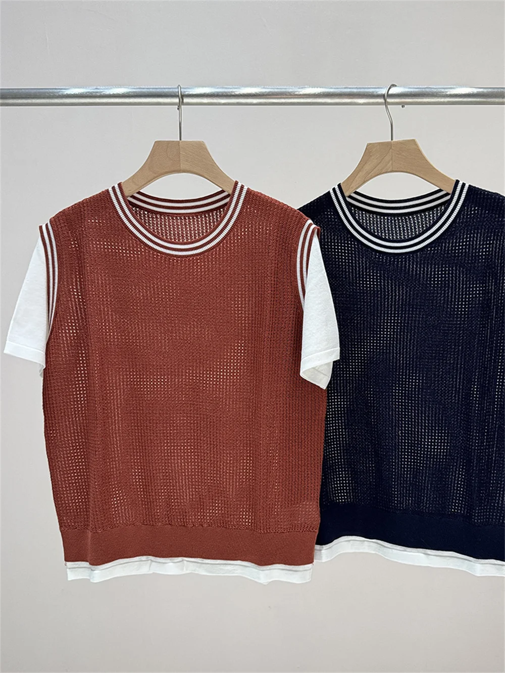 Kontrastfarbener, gestreifter, zweiteiliger Pullover mit Rundhalsausschnitt, einfaches, atmungsaktives, ärmelloses Oberteil für Damen