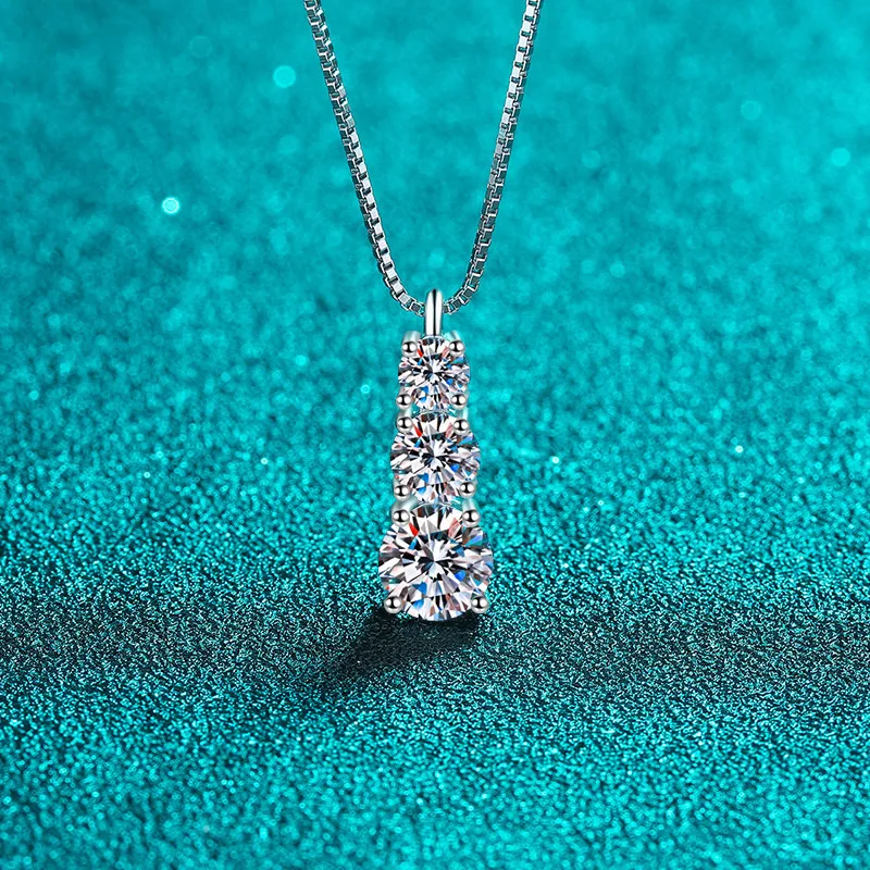 

1.8cttw 3 Stones D Color Moissanite Pendant Necklace for Women S925 Sterling Silver Neck Chain Plated Pt950 Fine Jewelry