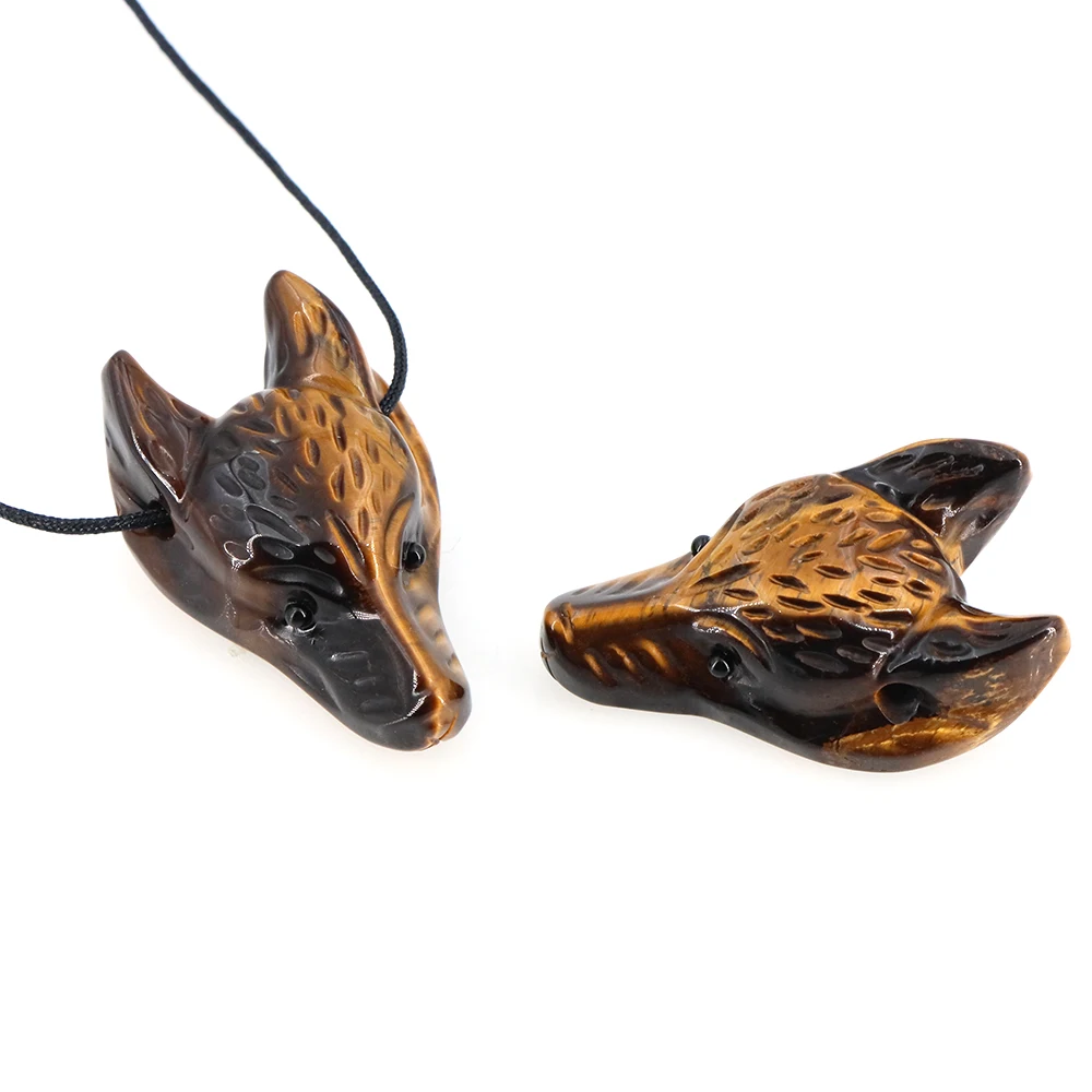 Ciondolo in pietra con testa di lupo da 40 mm Cristalli curativi naturali Statua intagliata a mano con pietre preziose Lupi Figura animale Creazione di gioielli Collana