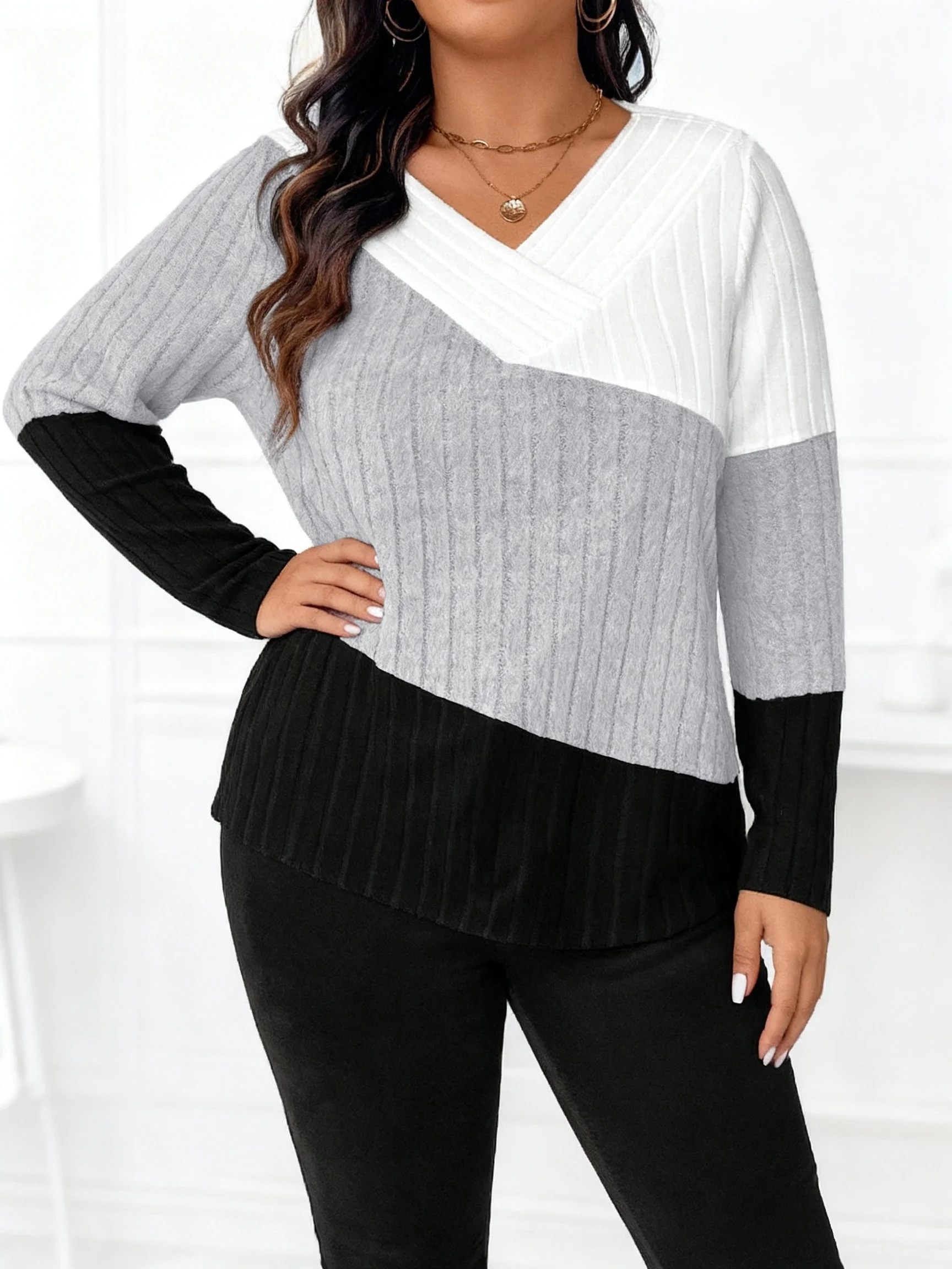 Stilvoller Plus-Size Damen-Pullover mit Farbblock-Design und V-Ausschnitt für gemütlichen Chic – Detail 6
