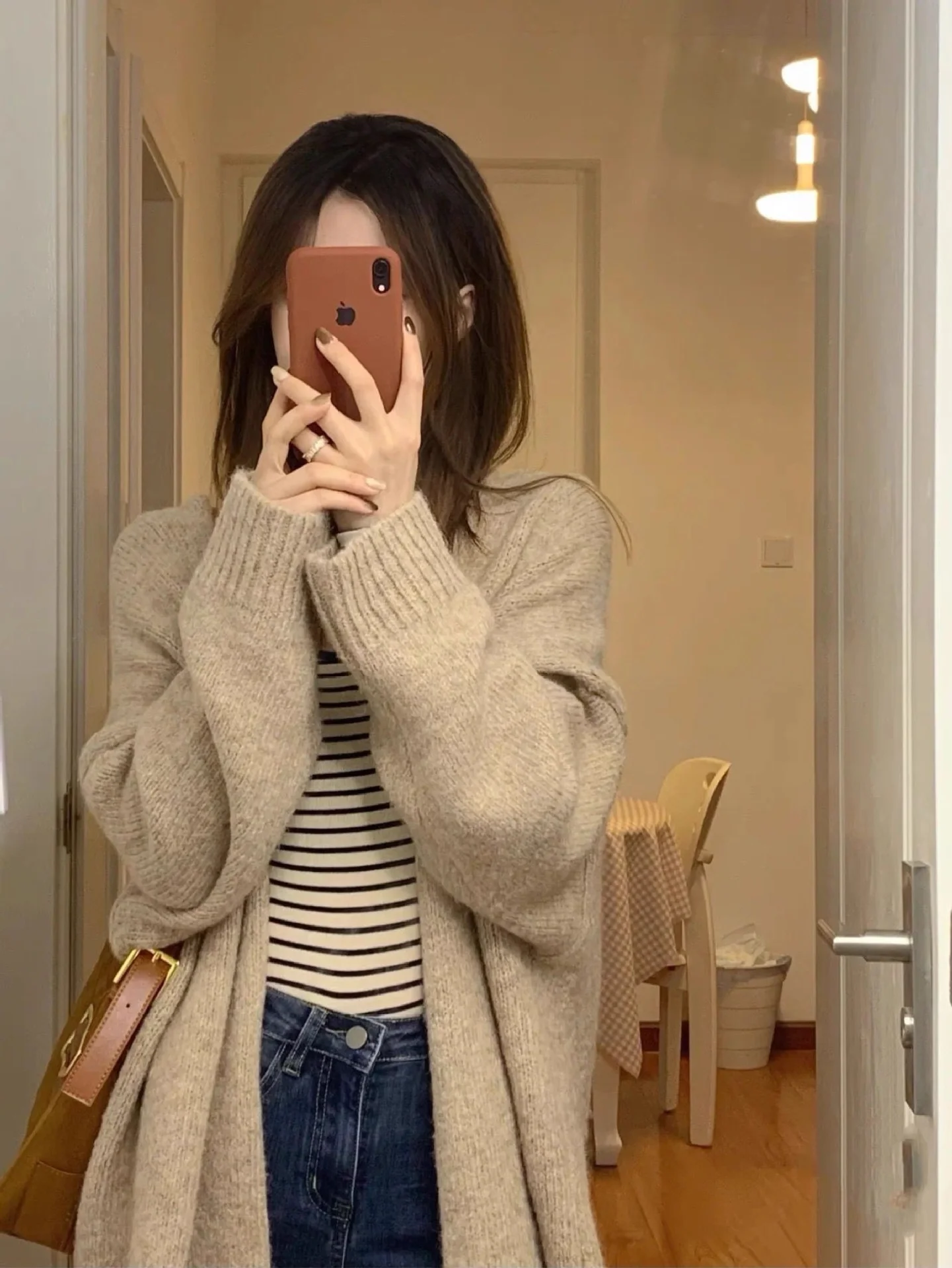 

Длинные кардиганы для женщин: элегантные, повседневные, в стиле ковбойский, с пышными рукавами, этнические, с панелями, крупной вязки, в стиле бохо, в полоску, свободного кроя