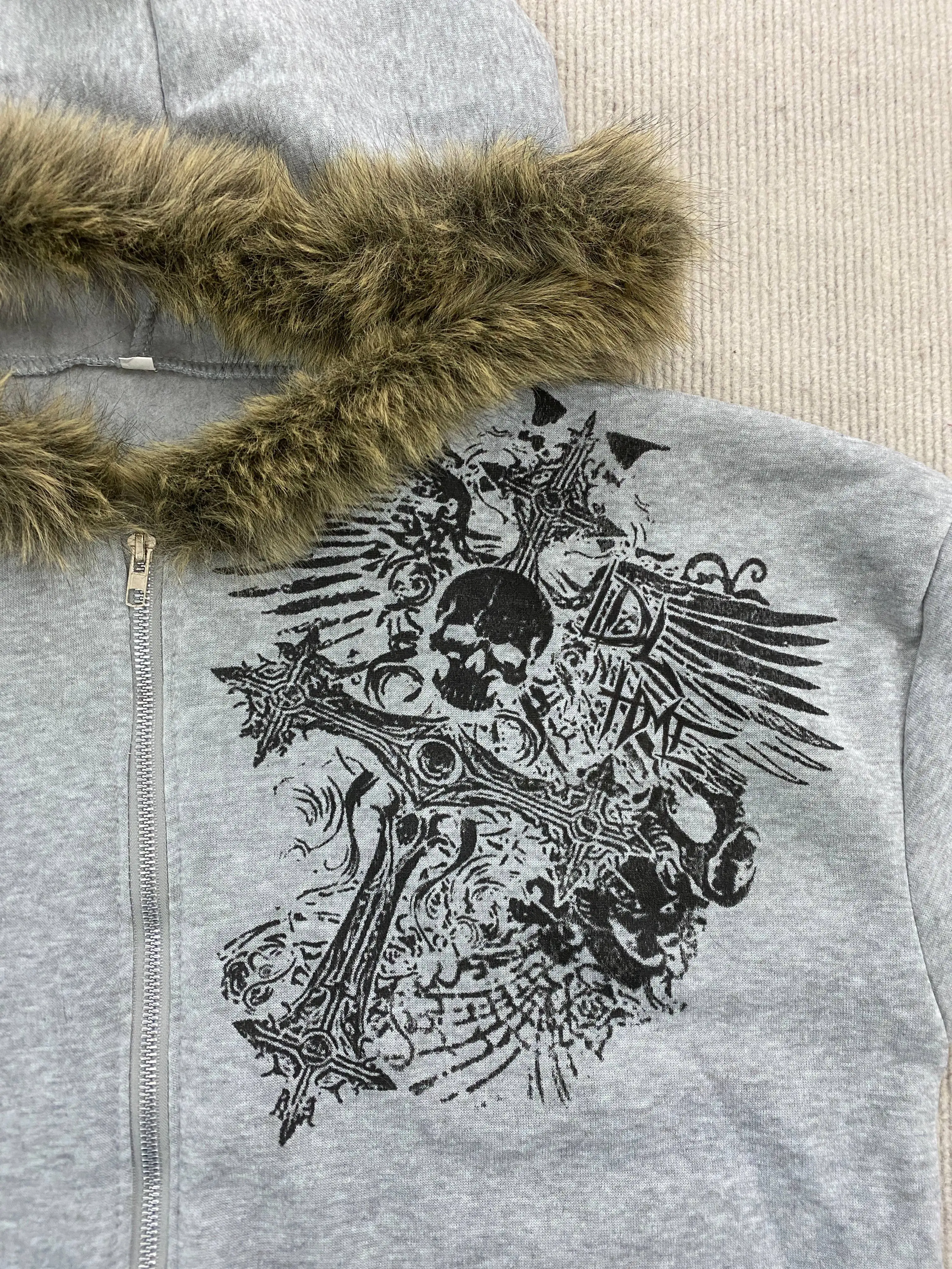 Kapuzenpullover mit Kunstfellkragen und Reißverschluss, Totenkopf-Kreuz-Print, Retro-Oversized-Gothic-Streetwear, Punk-Langarmjacke – Detail 6