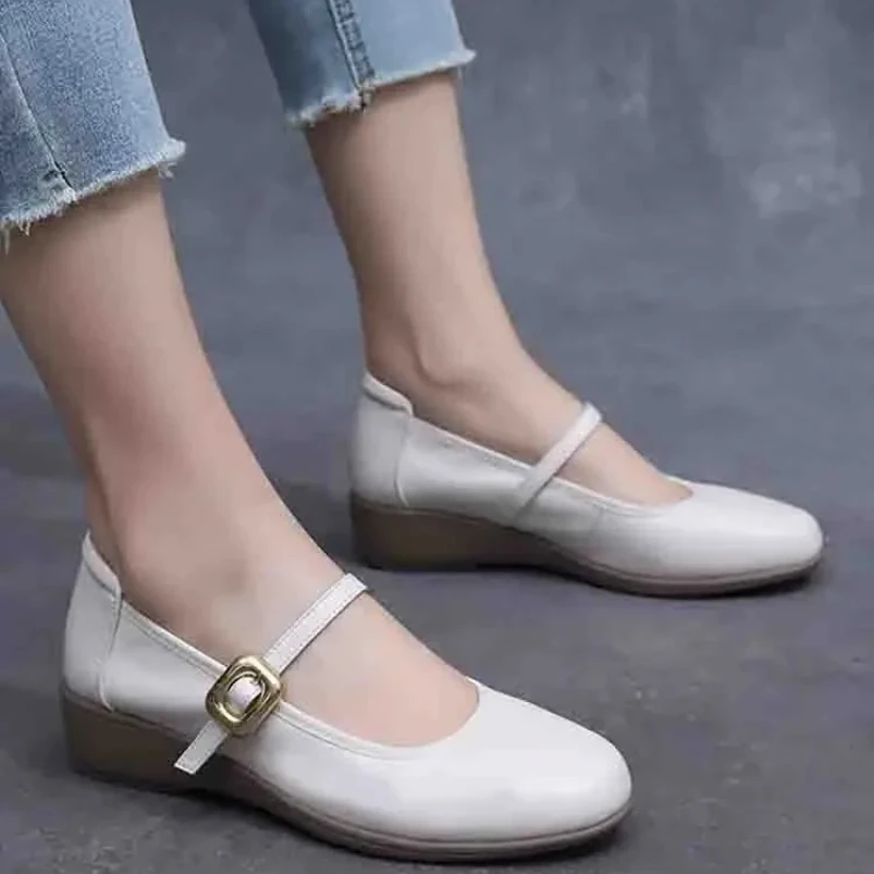 

Женские туфли-лодочки на танкетке 2025 года, весна-лето, лаконичные офисные женские туфли из натуральной кожи с круглым носком и пряжкой на ремешке, женские туфли-лодочки